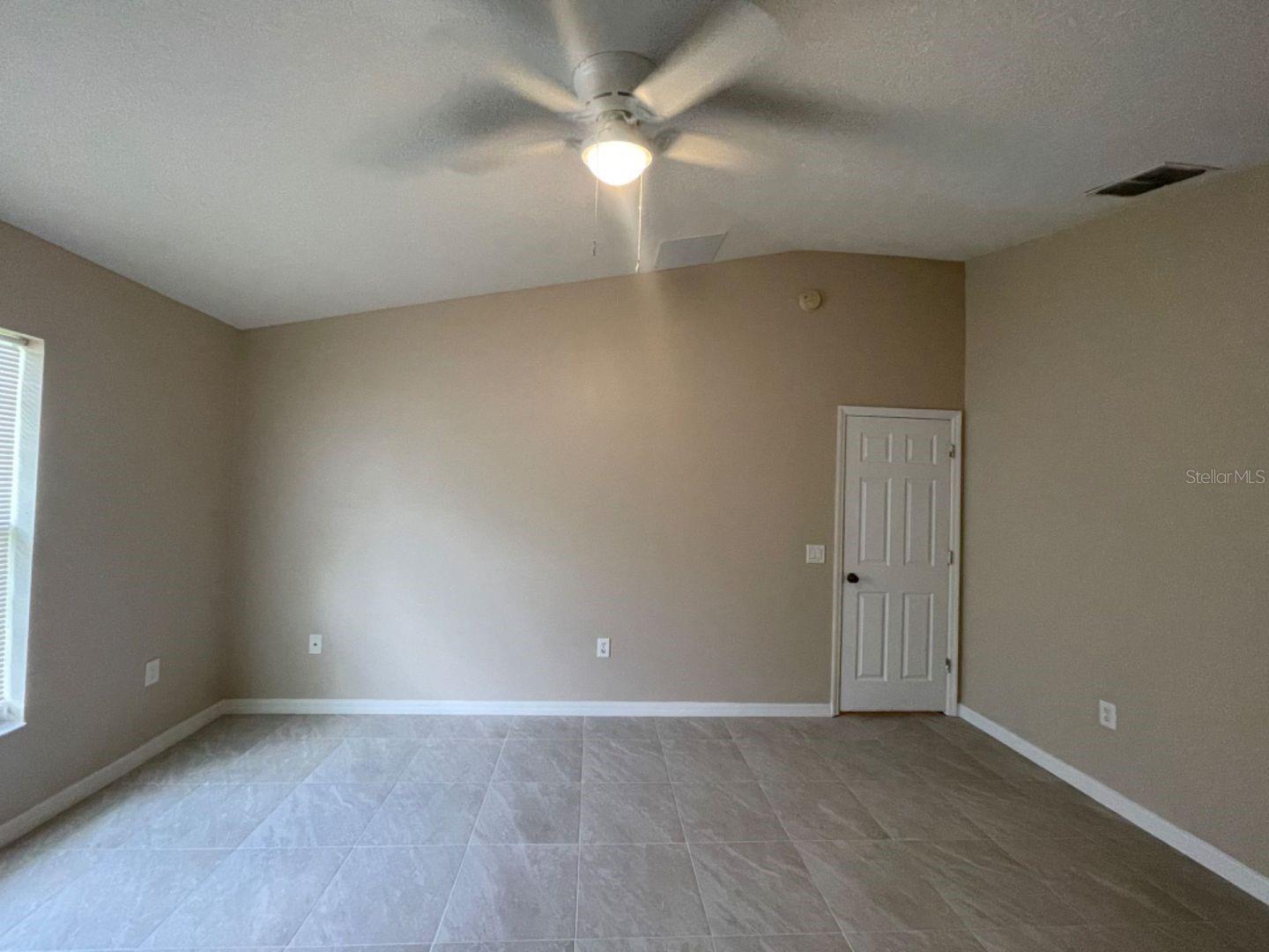 Image 7 of 28 For 568 Finch Court