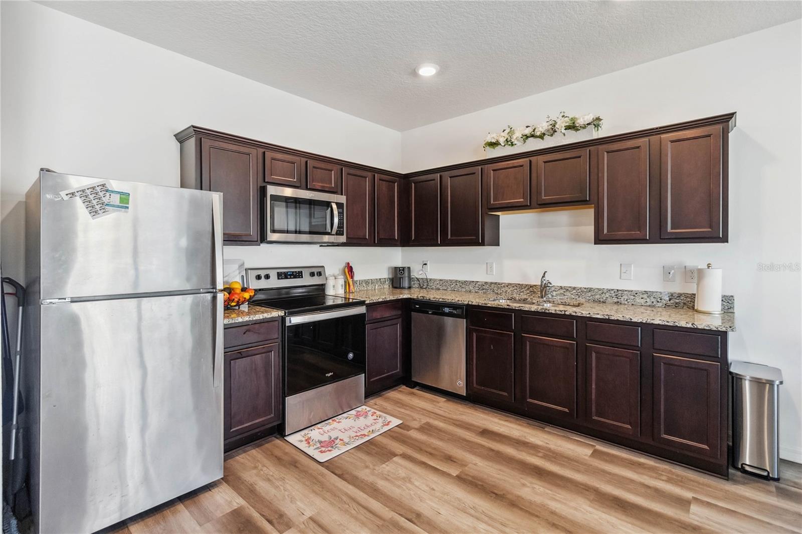 Image 10 of 33 For 916 Grandin Street
