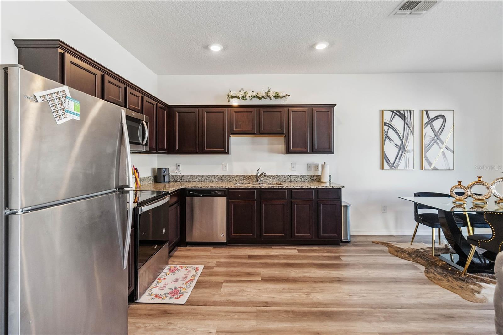 Image 11 of 33 For 916 Grandin Street