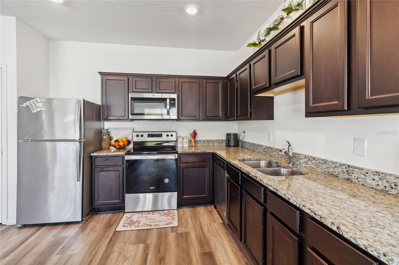 Image 12 of 33 For 916 Grandin Street
