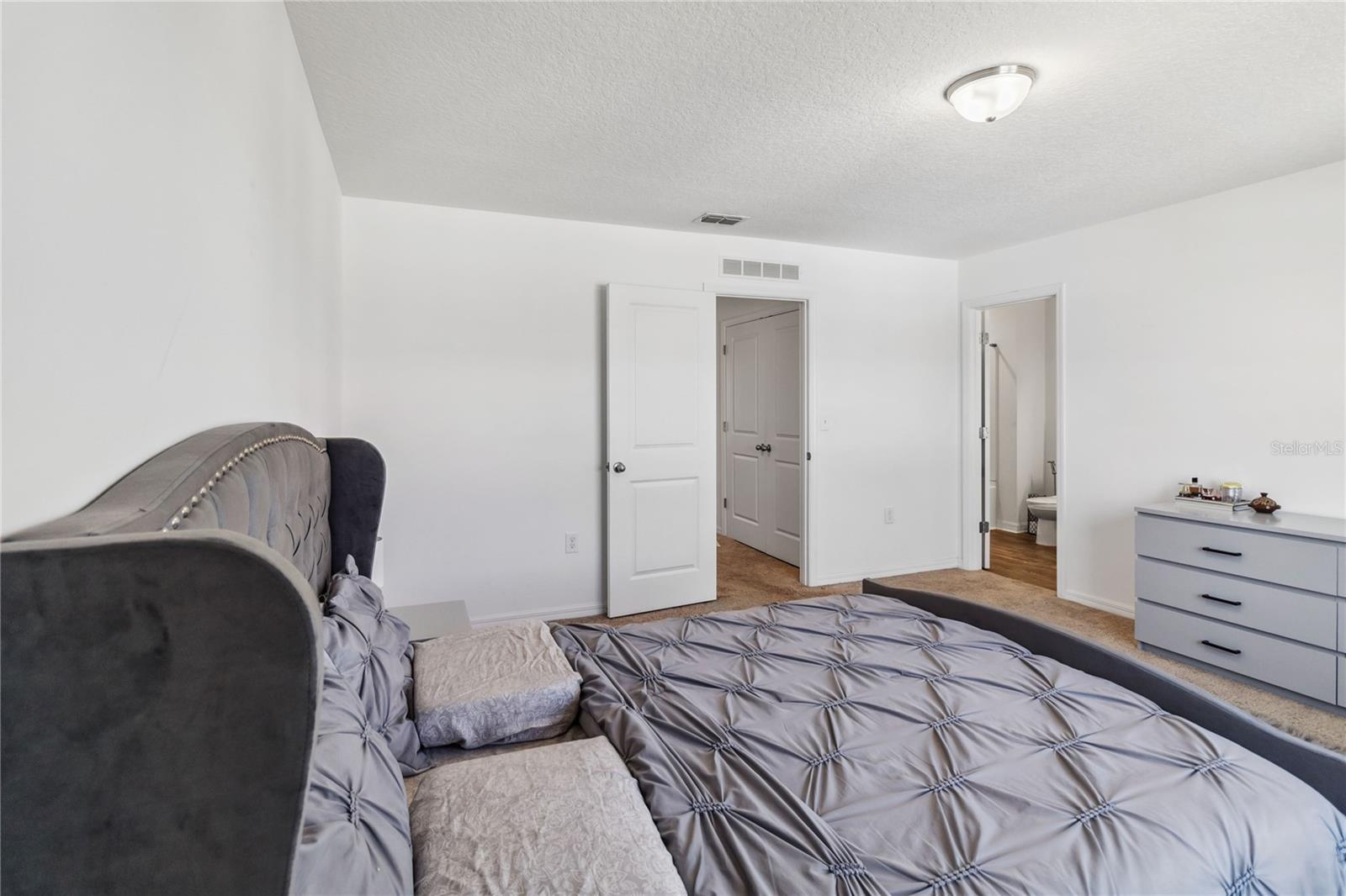 Image 18 of 33 For 916 Grandin Street