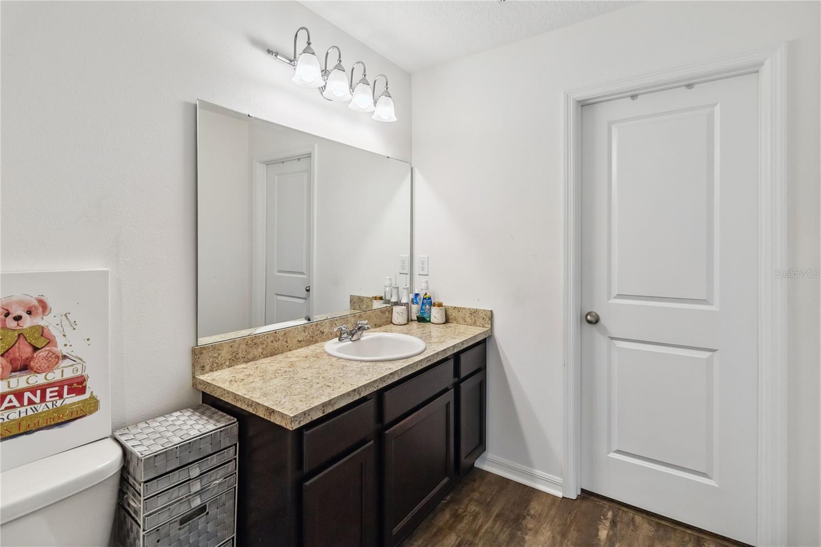 Image 19 of 33 For 916 Grandin Street