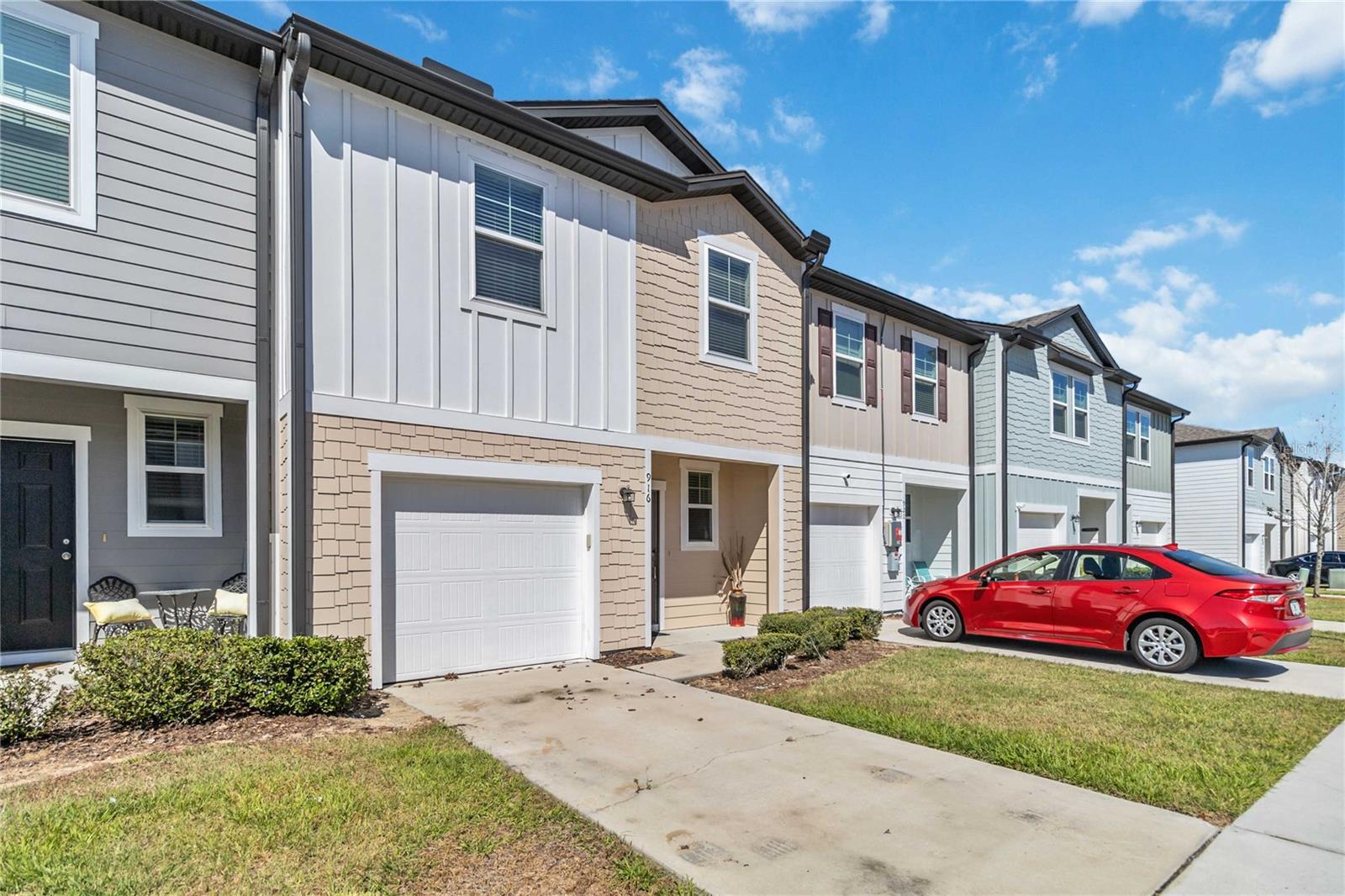 Image 3 of 33 For 916 Grandin Street