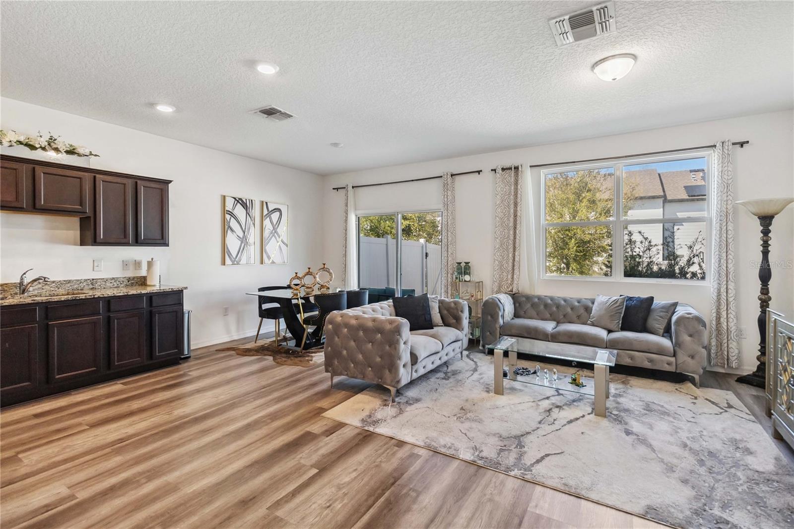 Image 6 of 33 For 916 Grandin Street