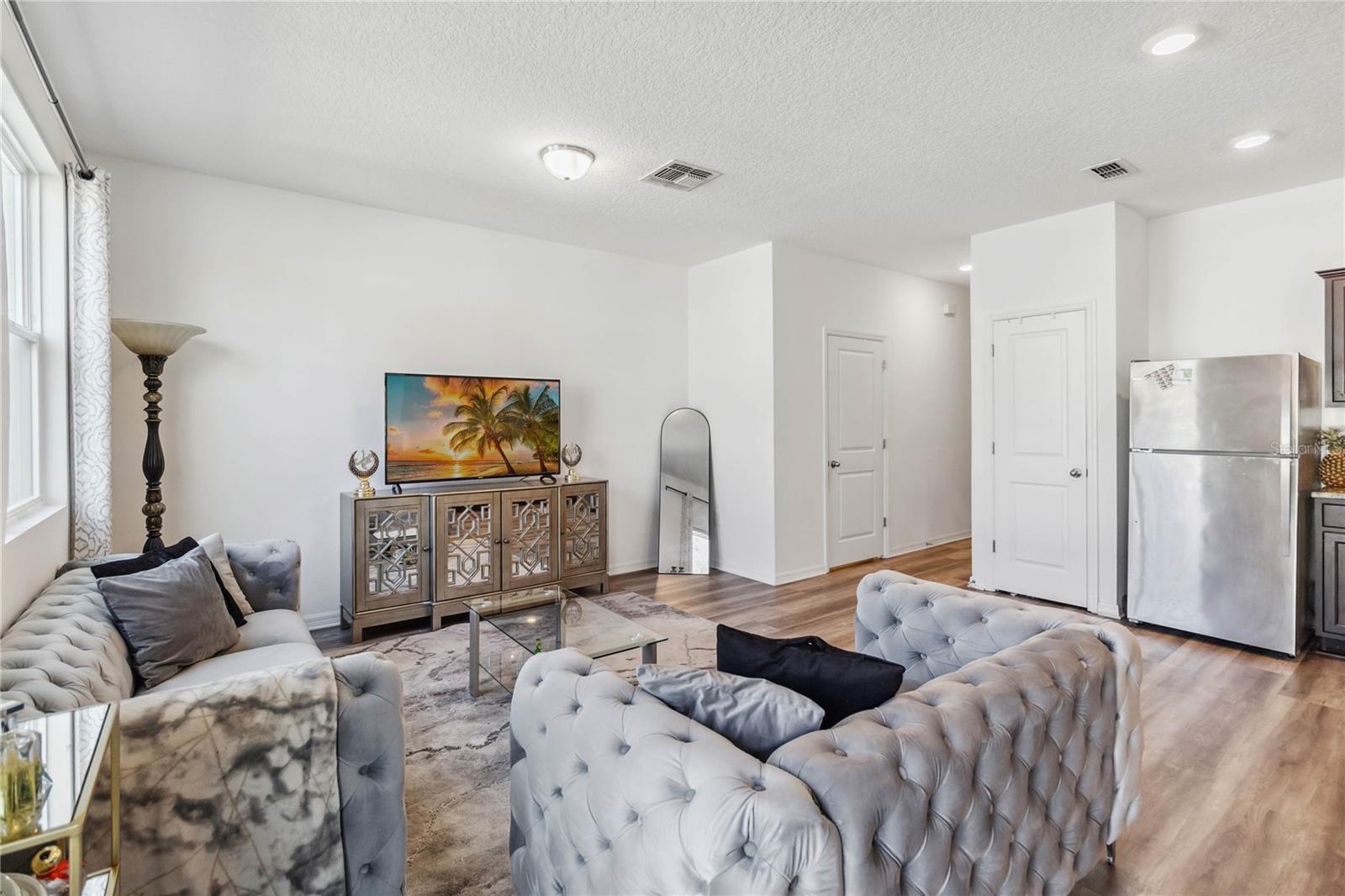 Image 7 of 33 For 916 Grandin Street