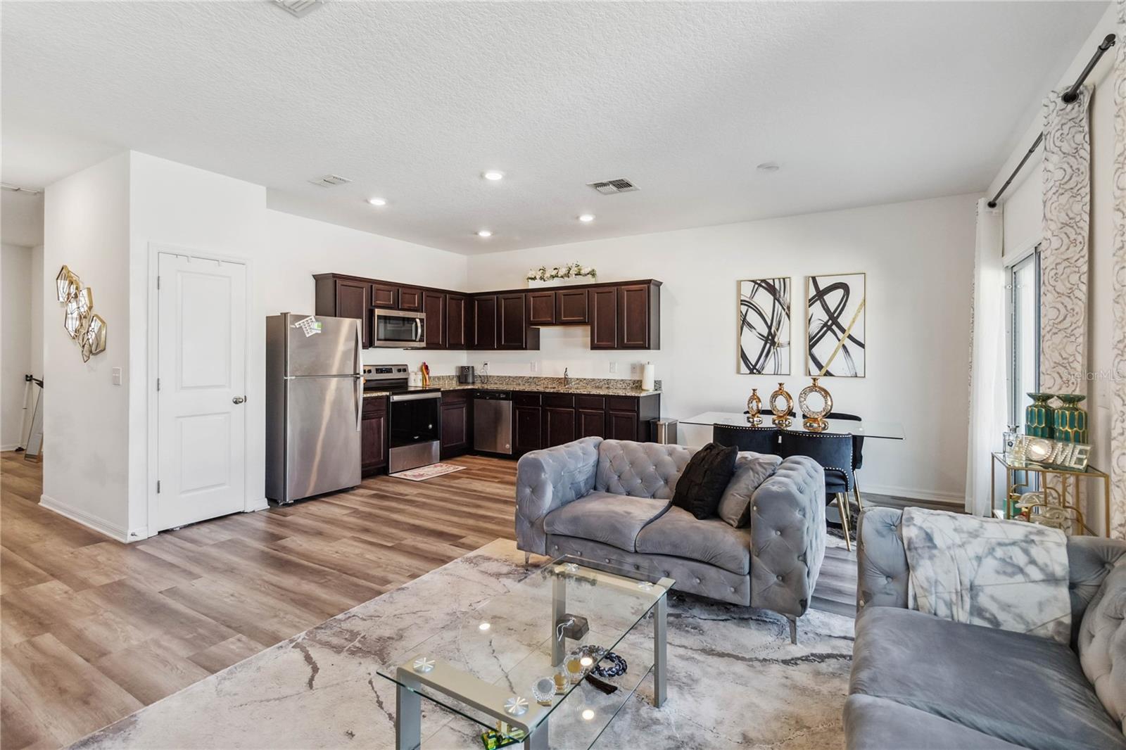 Image 9 of 33 For 916 Grandin Street