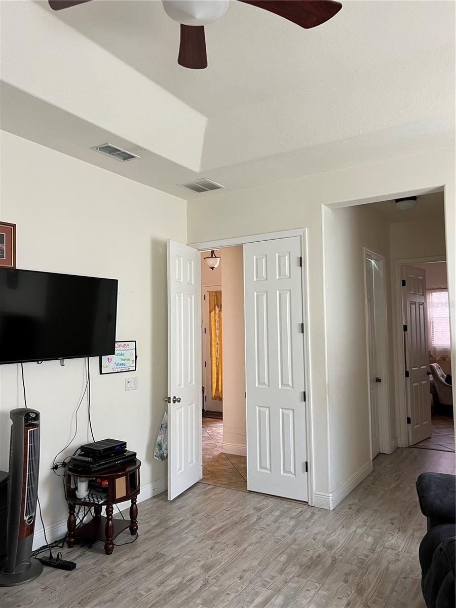 Image 27 of 50 For 619 Tapatio Lane
