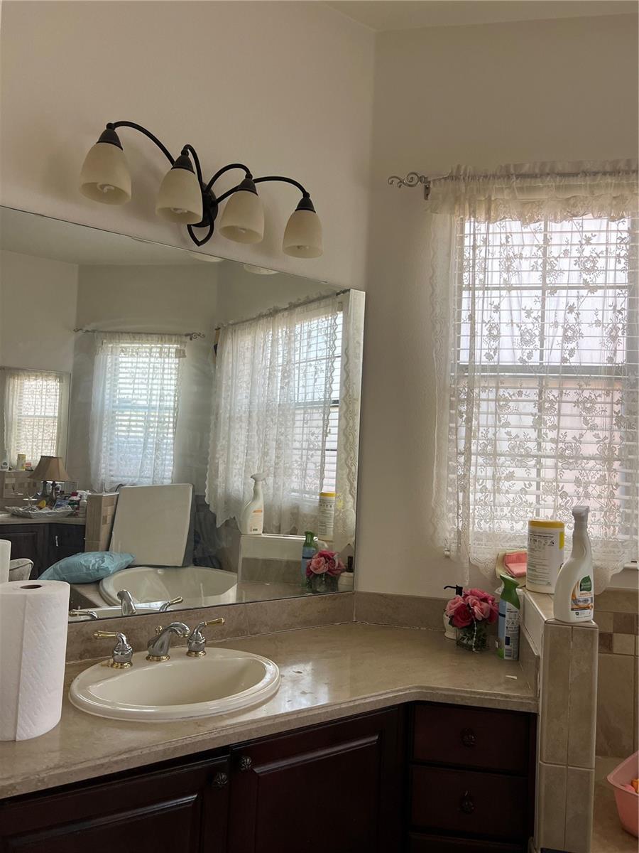 Image 32 of 50 For 619 Tapatio Lane