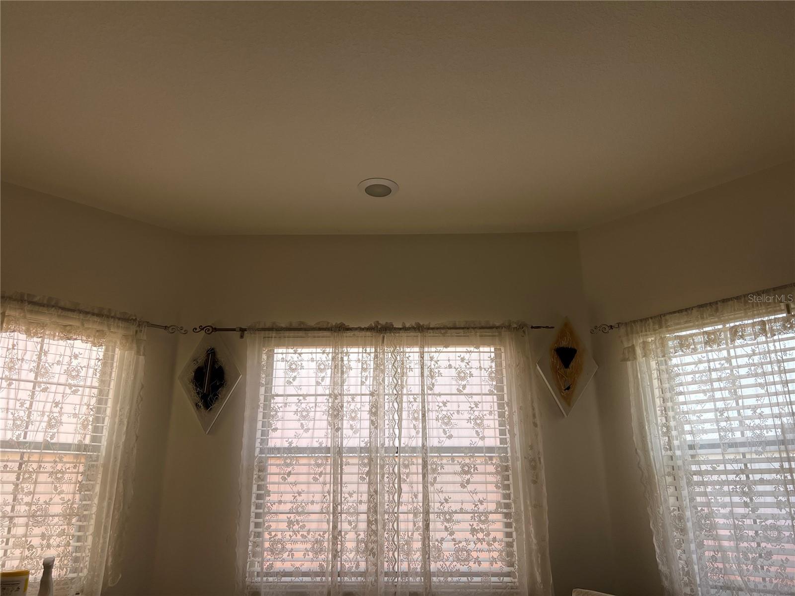 Image 35 of 50 For 619 Tapatio Lane