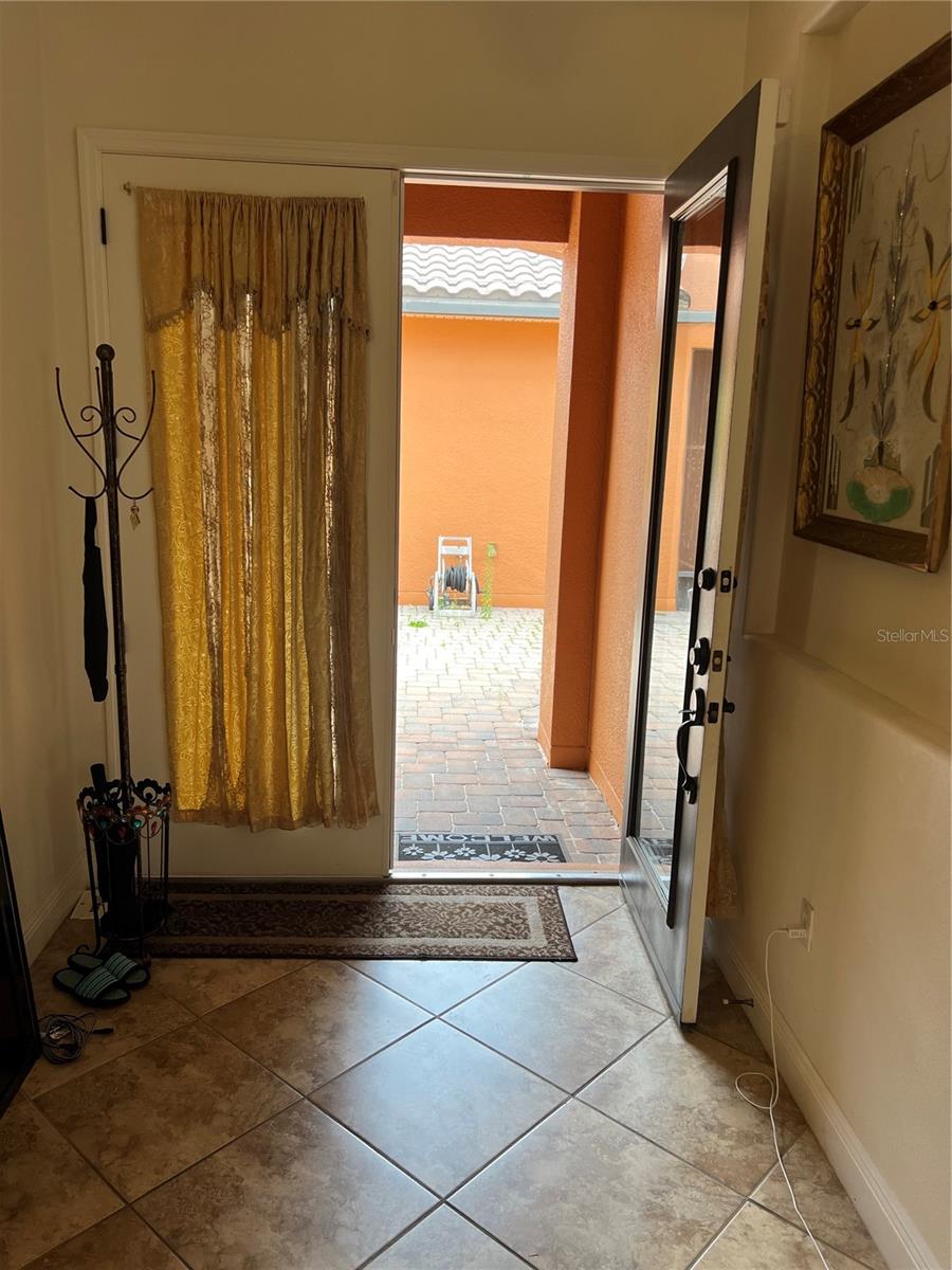 Image 4 of 50 For 619 Tapatio Lane