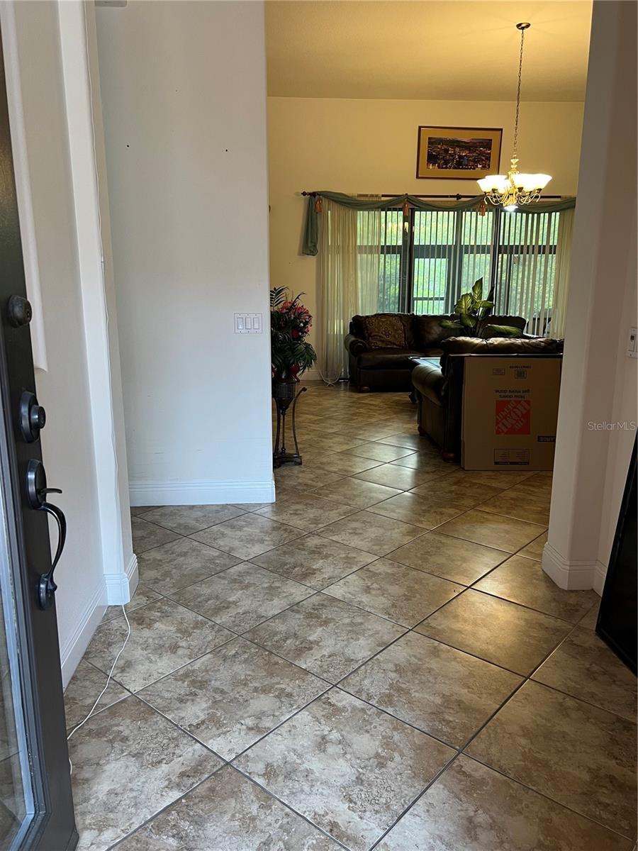 Image 5 of 50 For 619 Tapatio Lane