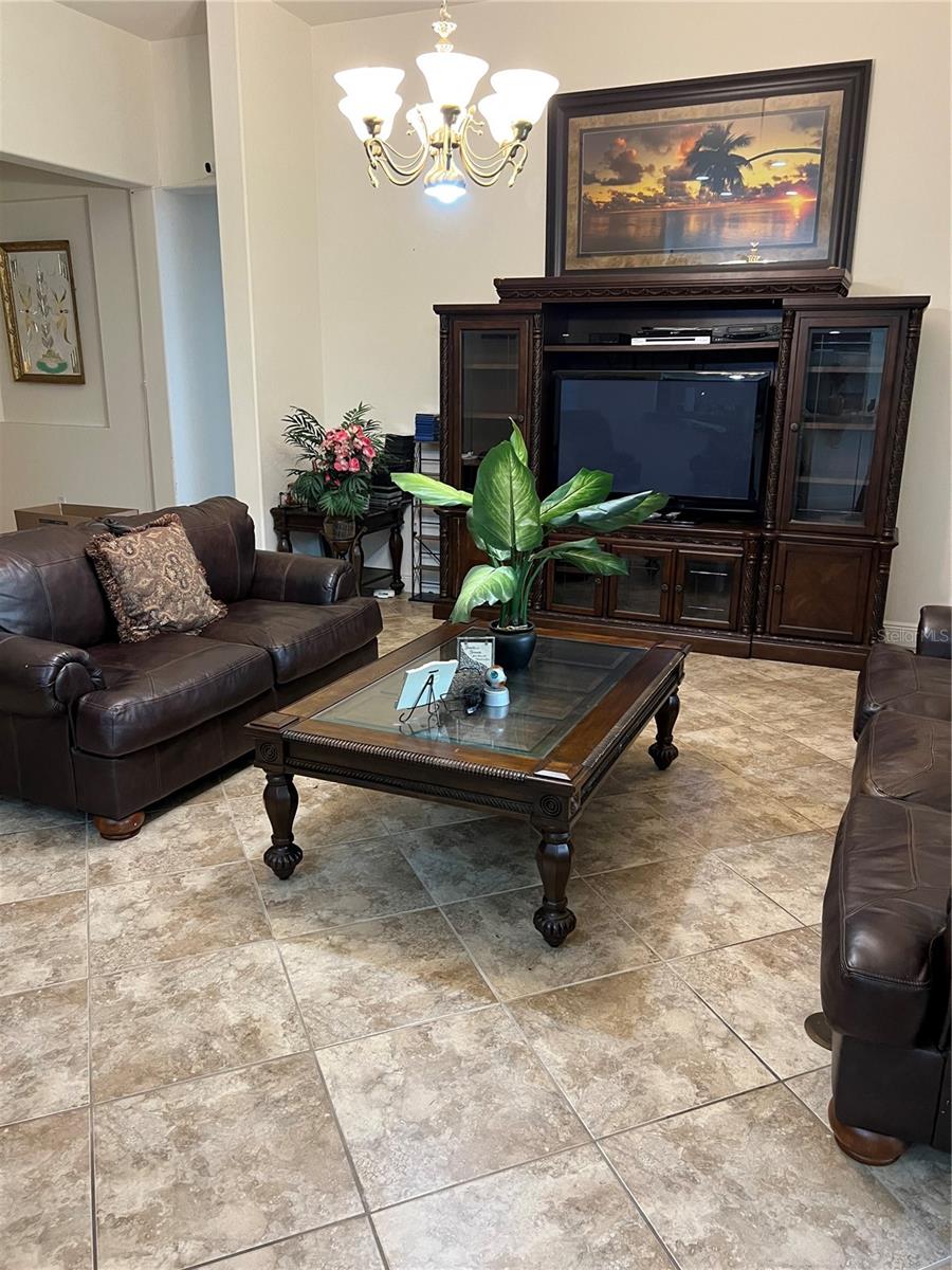 Image 6 of 50 For 619 Tapatio Lane