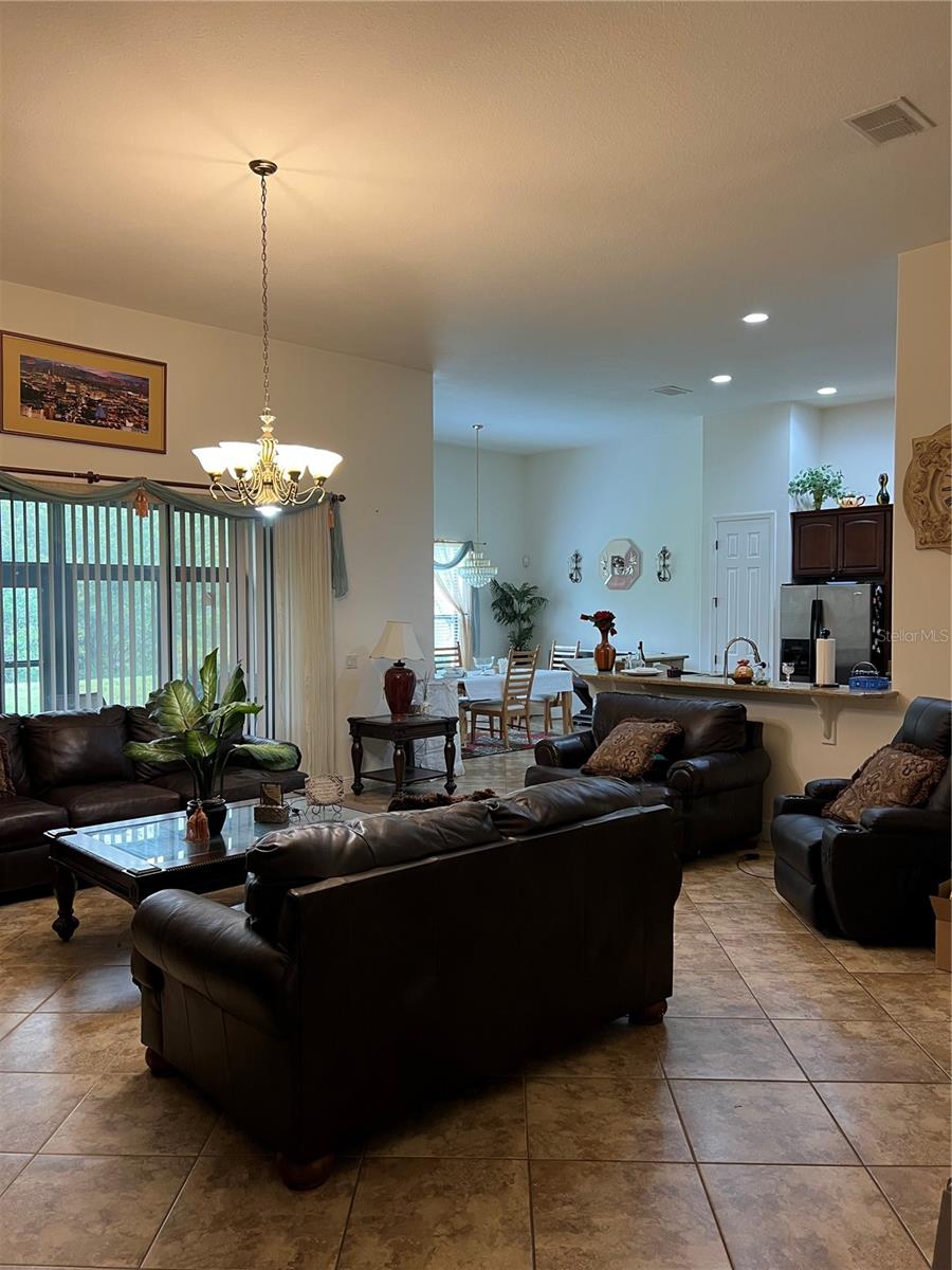 Image 7 of 50 For 619 Tapatio Lane