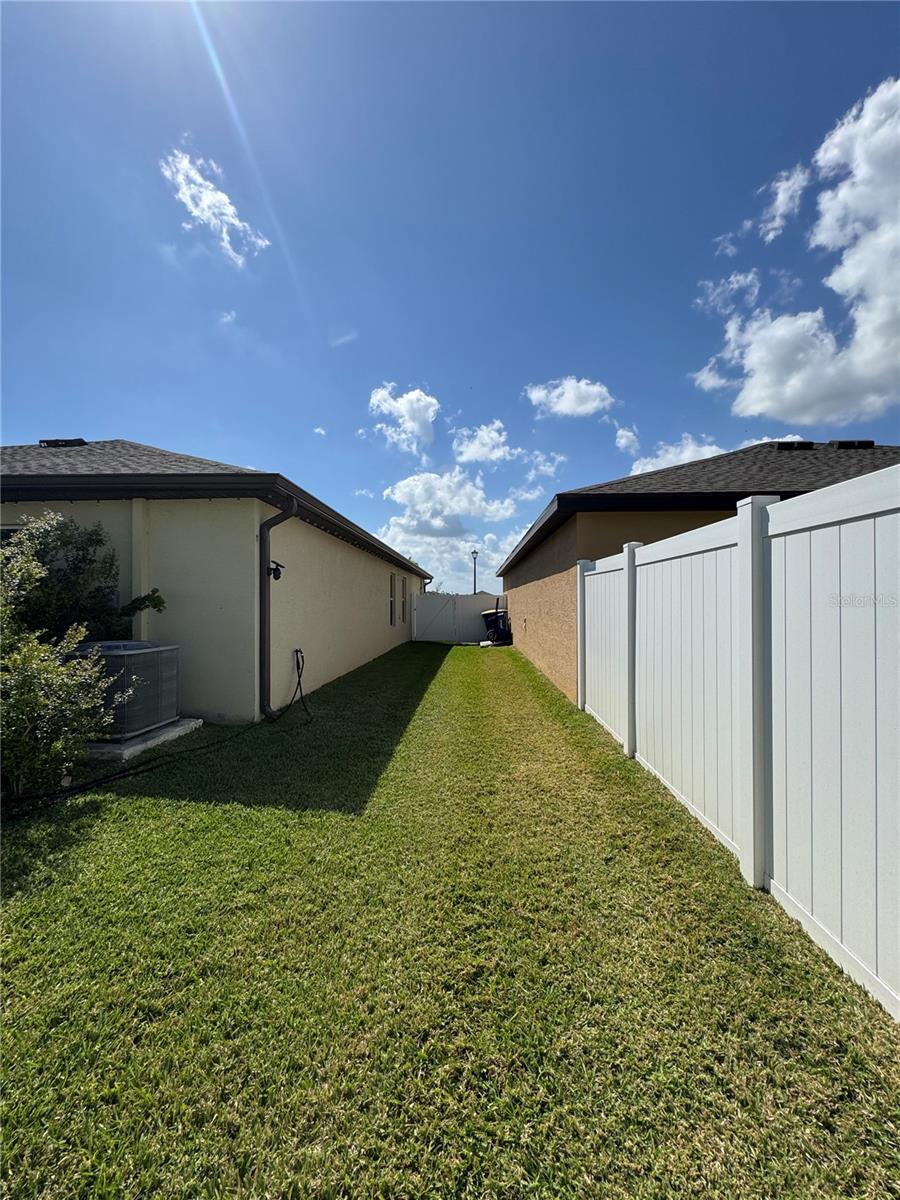 Image 21 of 42 For 4240 Thurso Lane