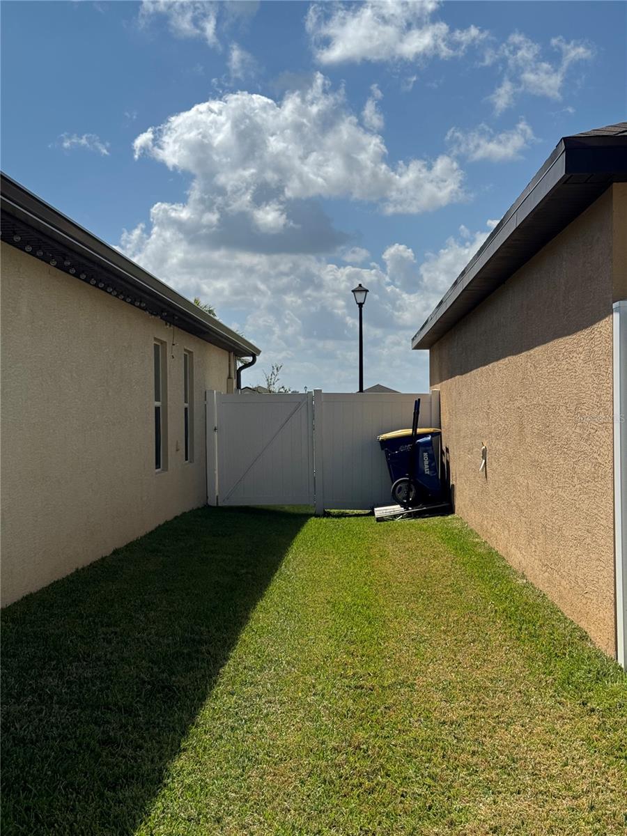 Image 22 of 42 For 4240 Thurso Lane