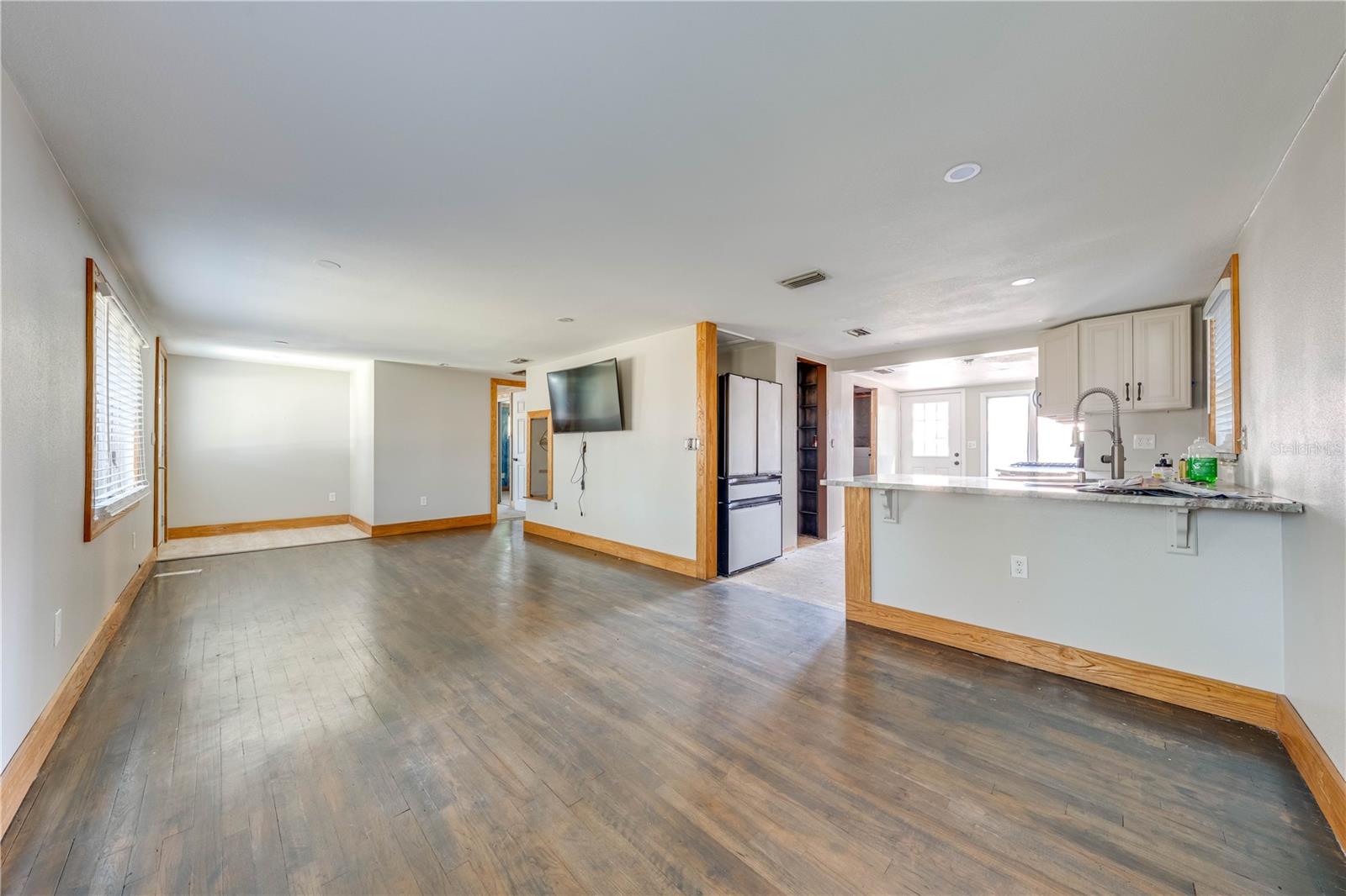 Image 3 of 99 For 815 Kentucky Avenue