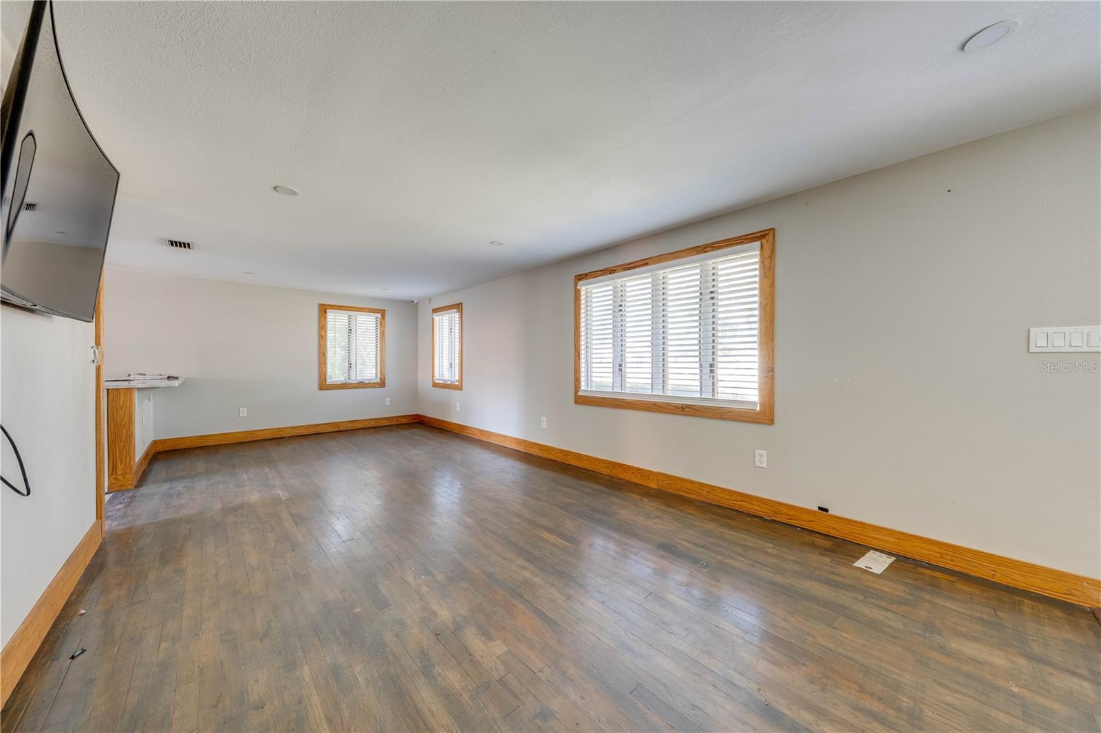 Image 70 of 99 For 815 Kentucky Avenue
