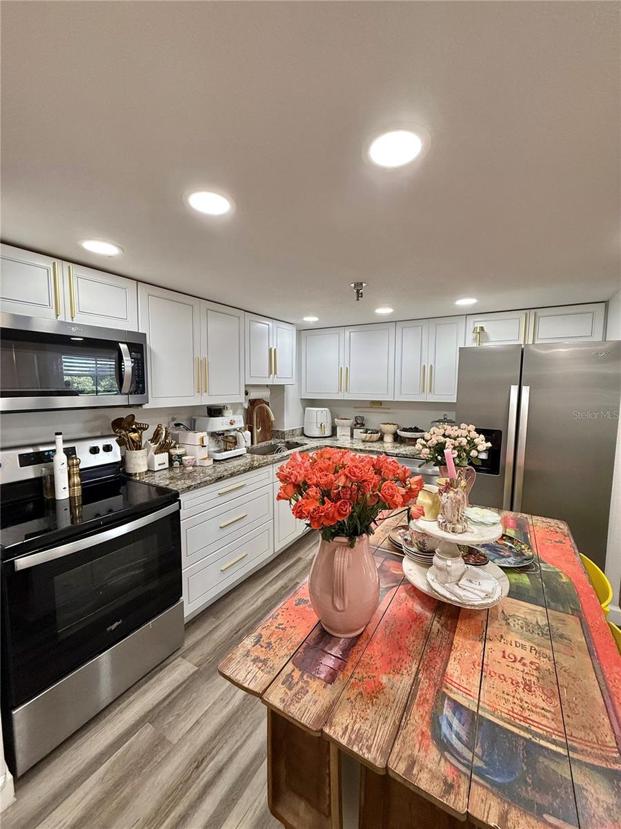 Image 71 of 100 For 400 Colonial Drive 104
