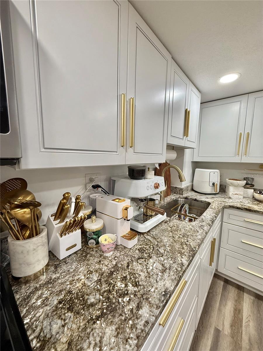 Image 72 of 100 For 400 Colonial Drive 104