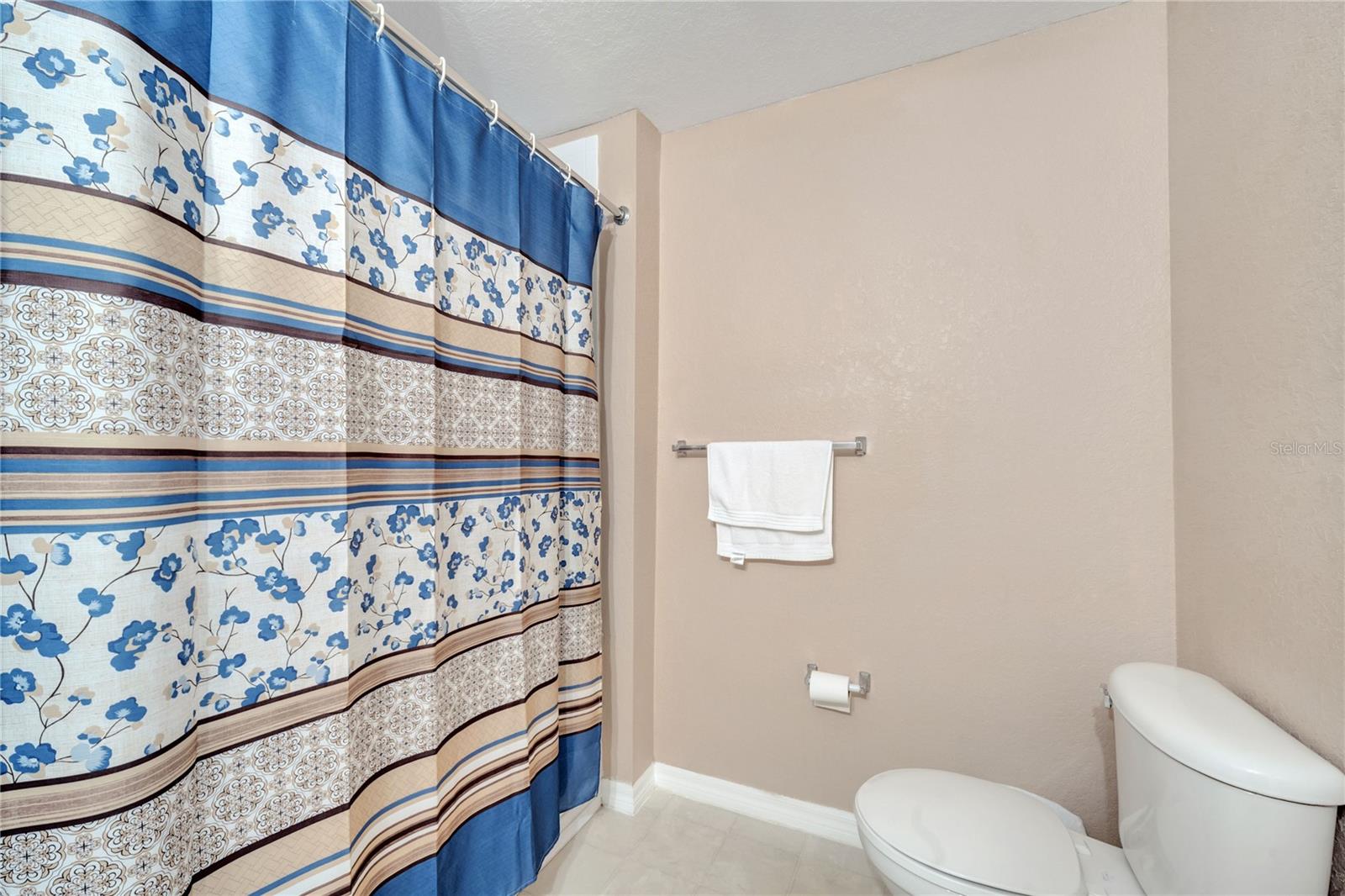 Image 11 of 33 For 4561 Yellowgold Road E 107