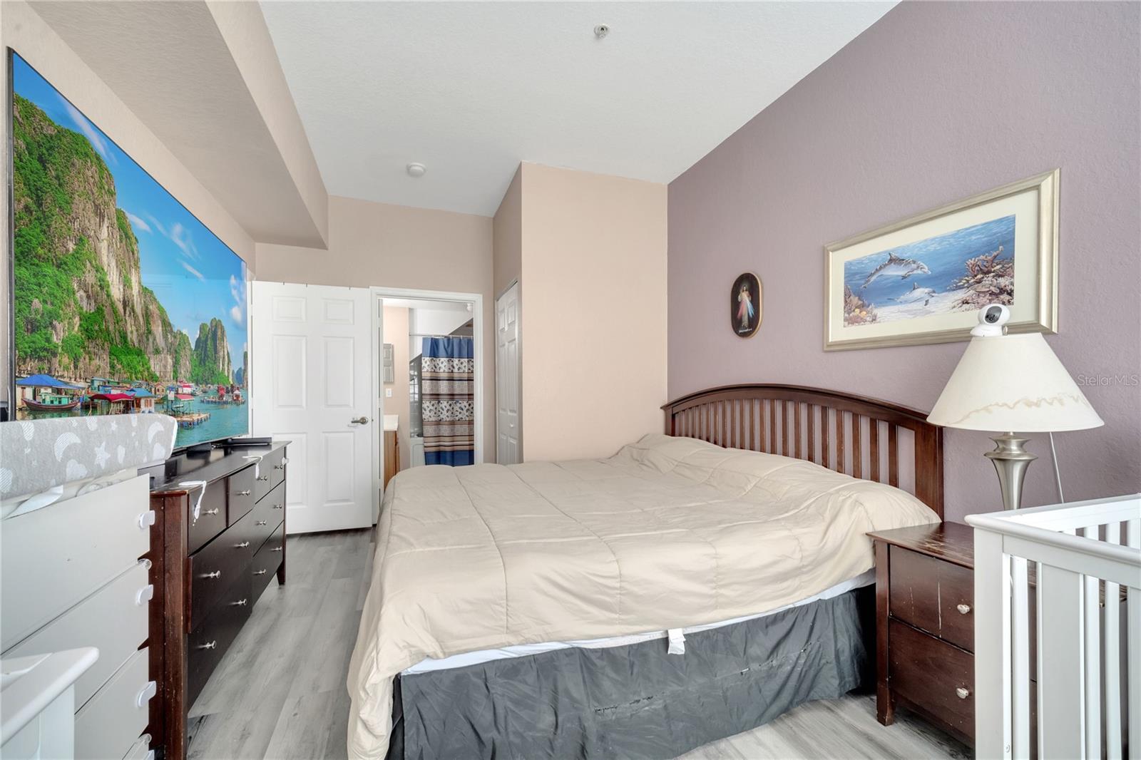 Image 9 of 33 For 4561 Yellowgold Road E 107