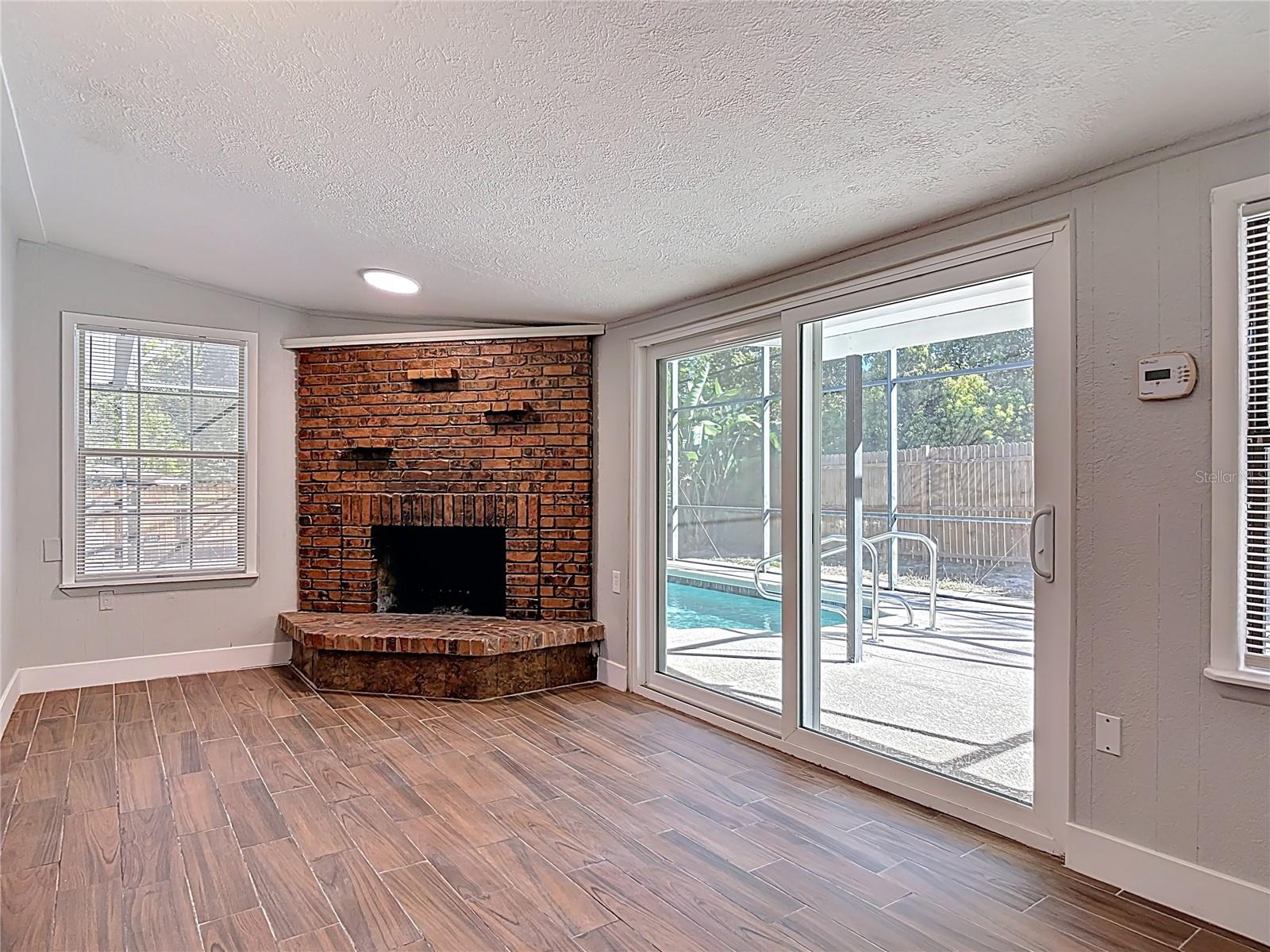 Image 10 of 33 For 1085 Whitewood Drive