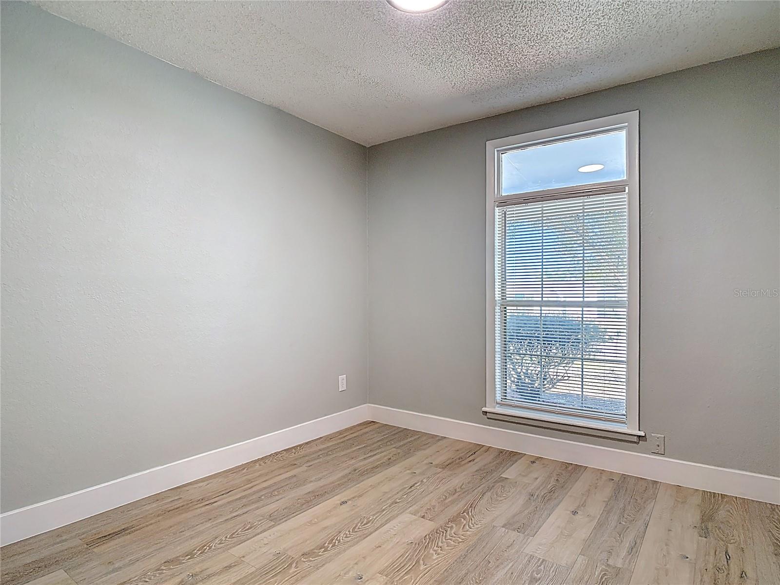 Image 16 of 33 For 1085 Whitewood Drive
