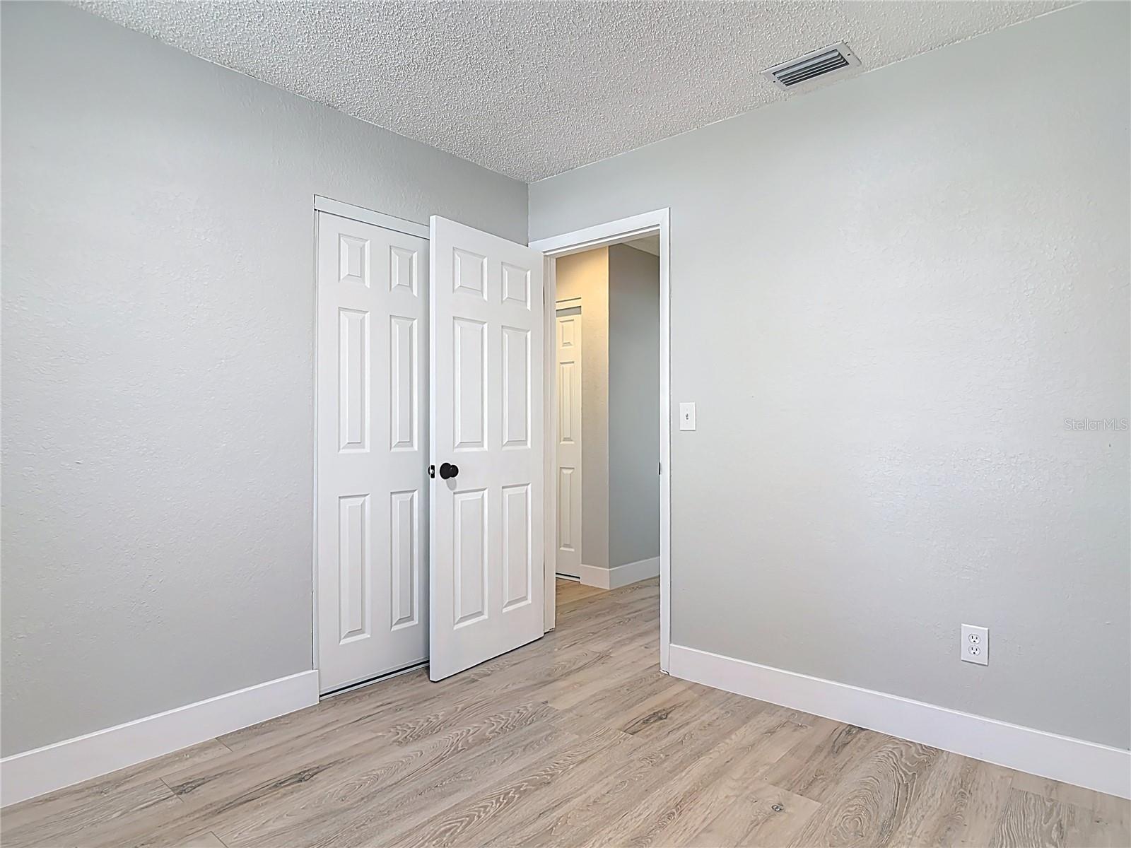 Image 18 of 33 For 1085 Whitewood Drive