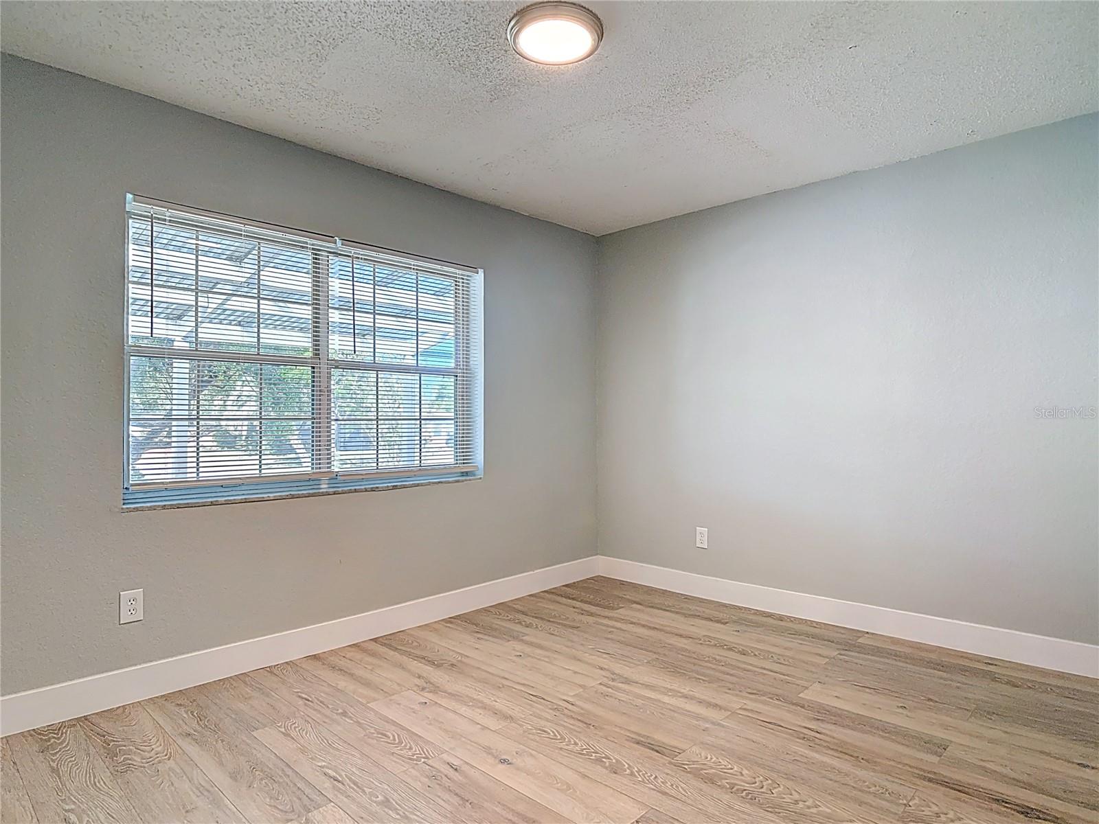 Image 19 of 33 For 1085 Whitewood Drive