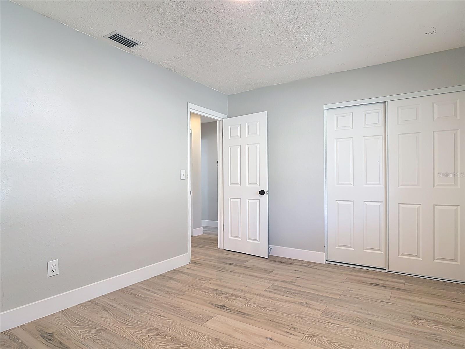 Image 21 of 33 For 1085 Whitewood Drive