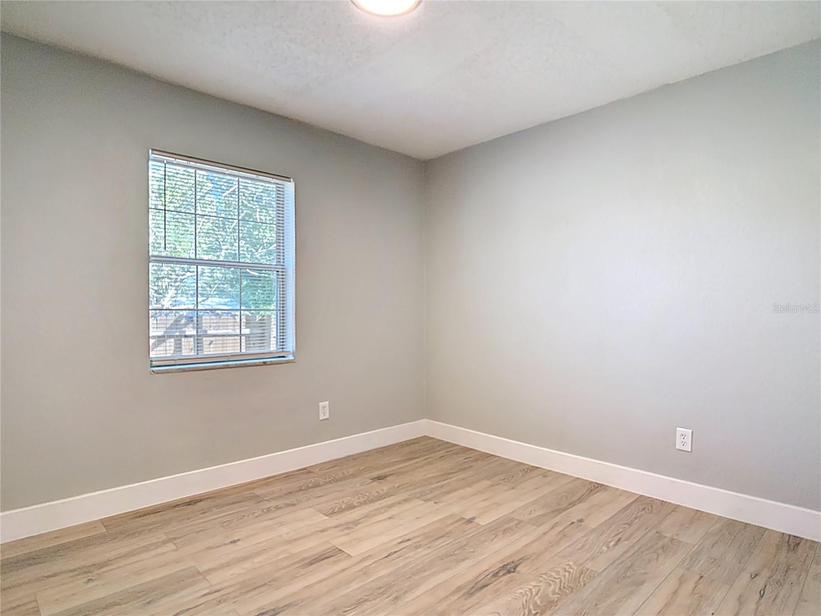 Image 22 of 33 For 1085 Whitewood Drive