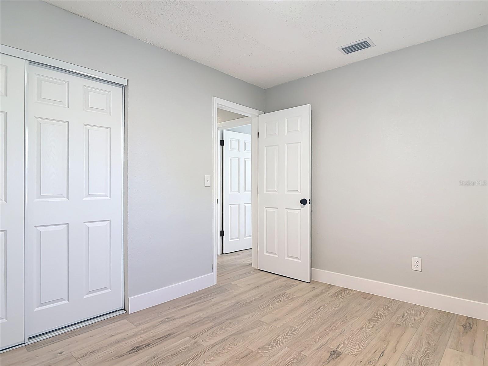 Image 24 of 33 For 1085 Whitewood Drive
