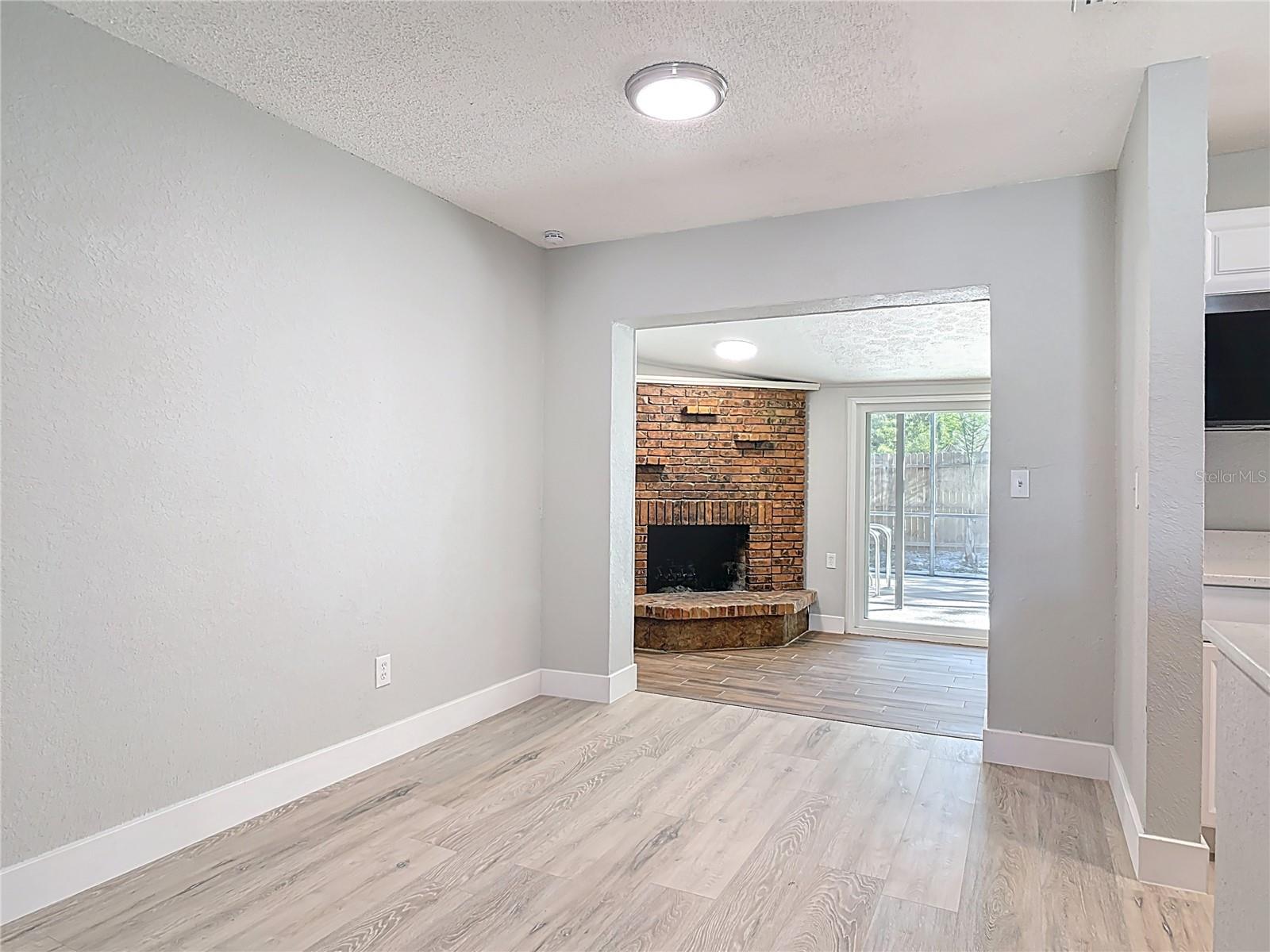 Image 5 of 33 For 1085 Whitewood Drive