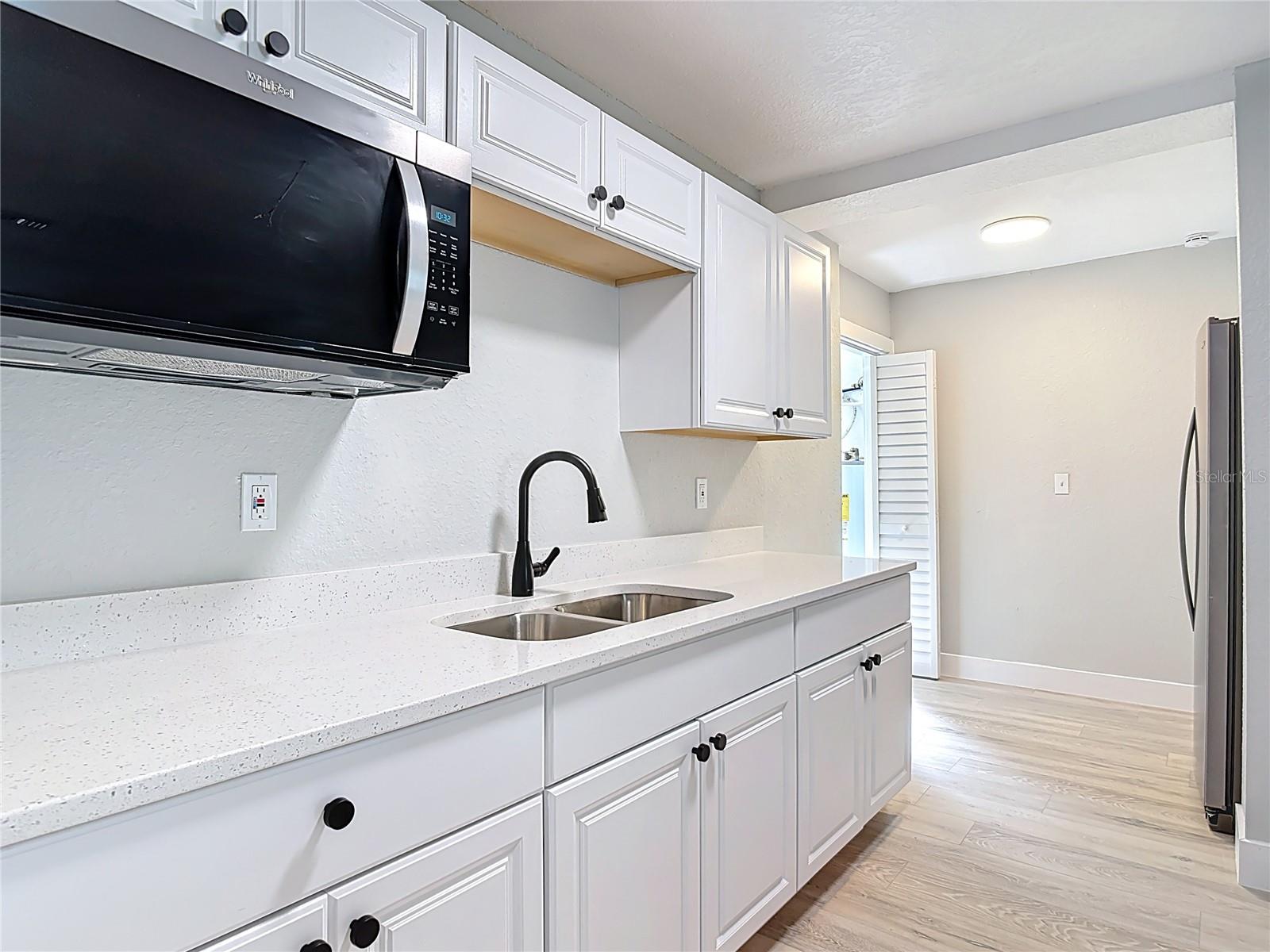 Image 8 of 33 For 1085 Whitewood Drive