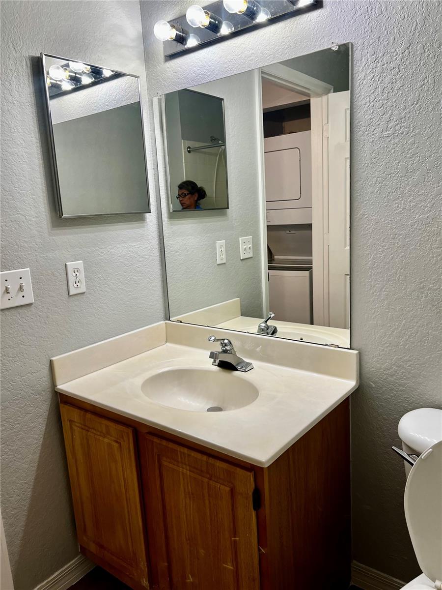 Image 22 of 34 For 4004 Venetian Bay Drive 106