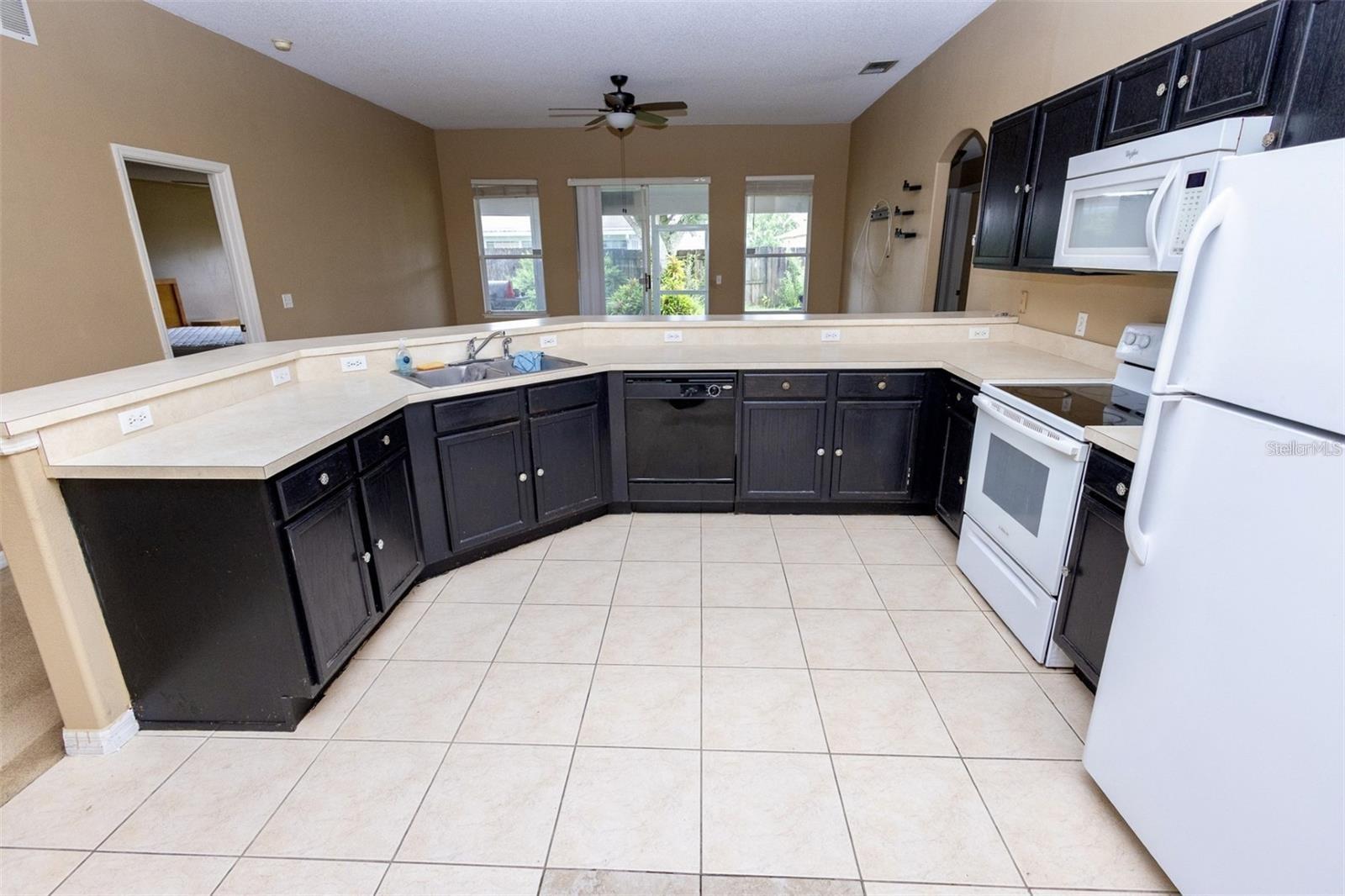 Image 3 of 13 For 818 Carrousel Lane