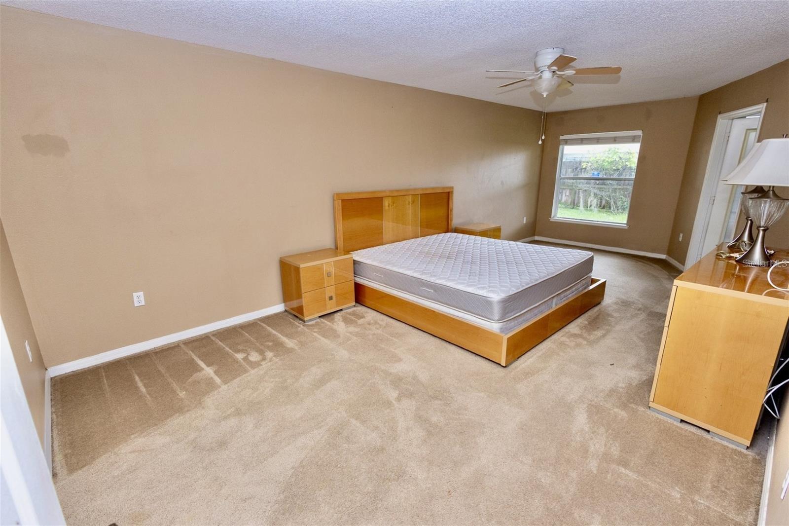 Image 4 of 13 For 818 Carrousel Lane