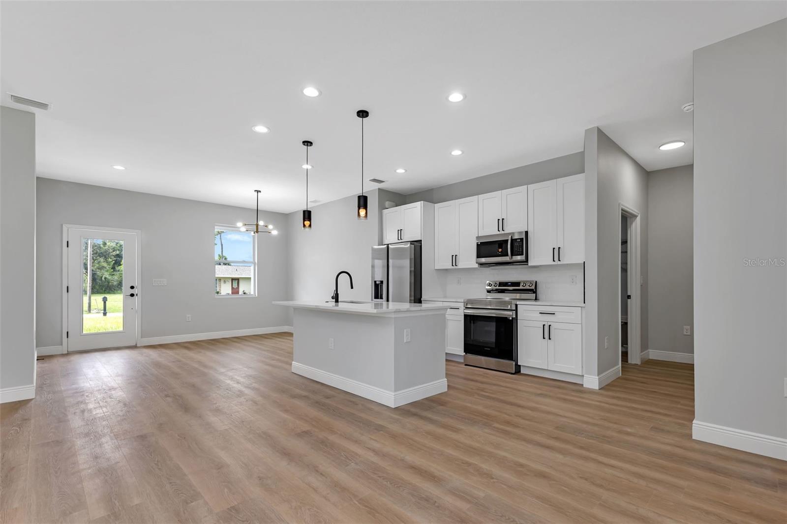 Image 10 of 18 For 924 Tropical Avenue Nw
