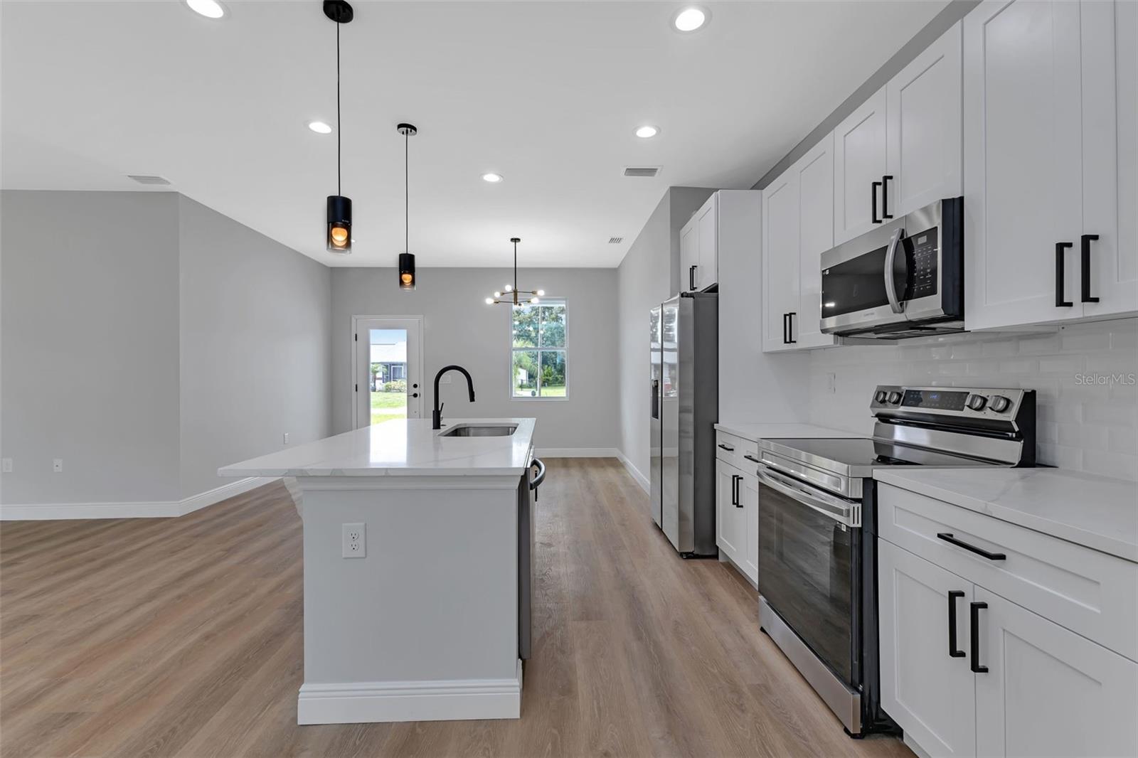 Image 11 of 18 For 924 Tropical Avenue Nw