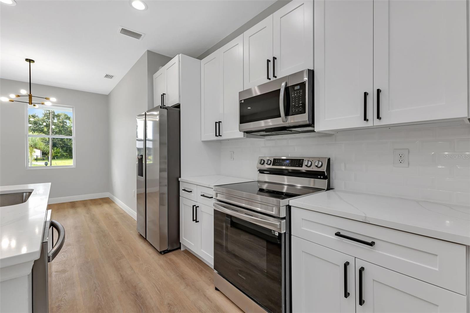 Image 12 of 18 For 924 Tropical Avenue Nw