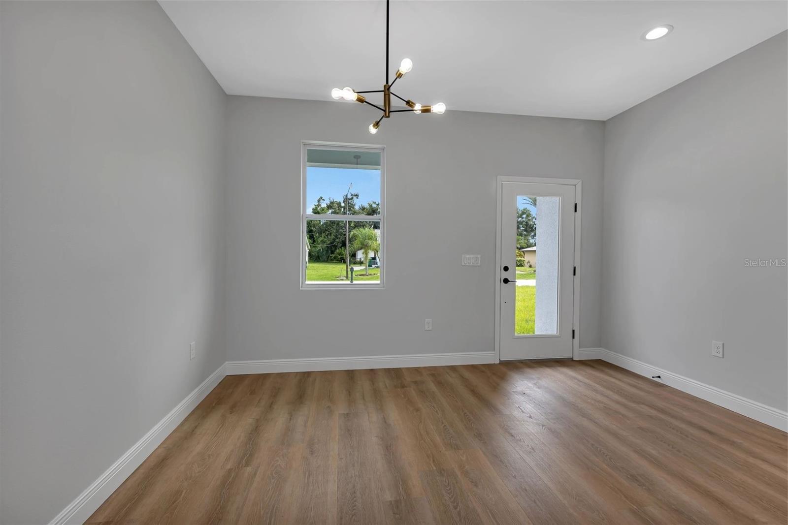 Image 13 of 18 For 924 Tropical Avenue Nw