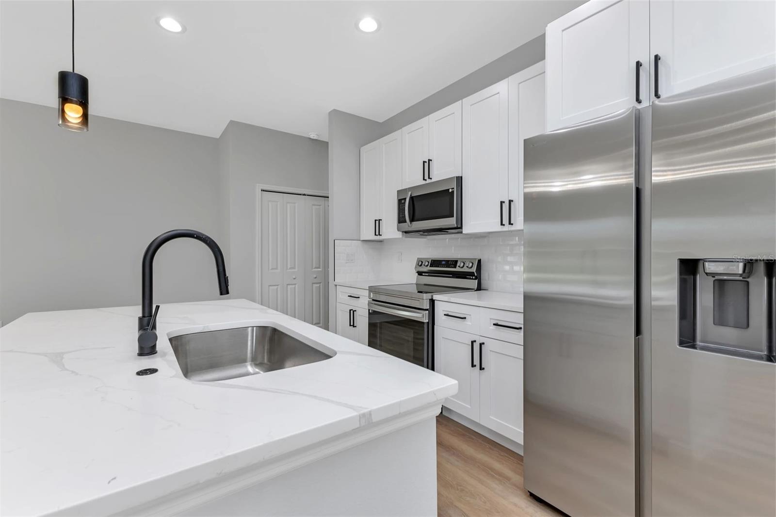 Image 14 of 18 For 924 Tropical Avenue Nw