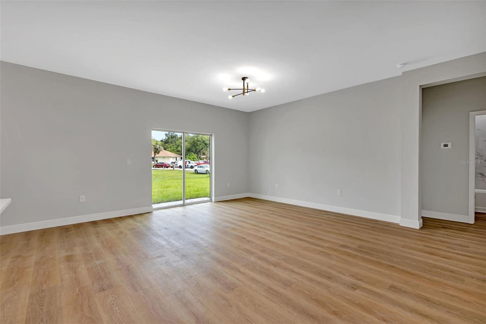 Image 16 of 18 For 924 Tropical Avenue Nw