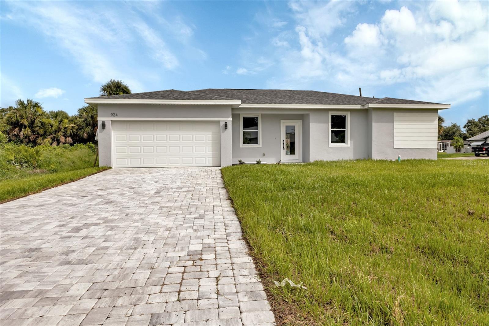 Image 3 of 18 For 924 Tropical Avenue Nw
