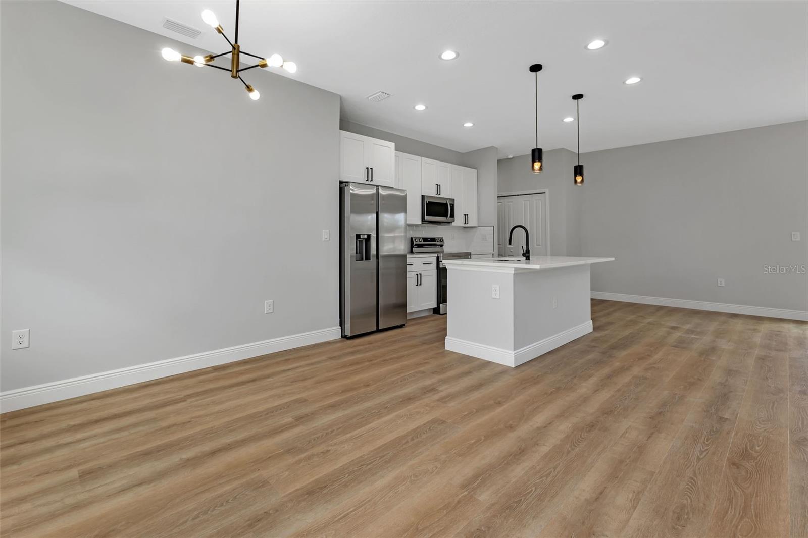 Image 7 of 18 For 924 Tropical Avenue Nw