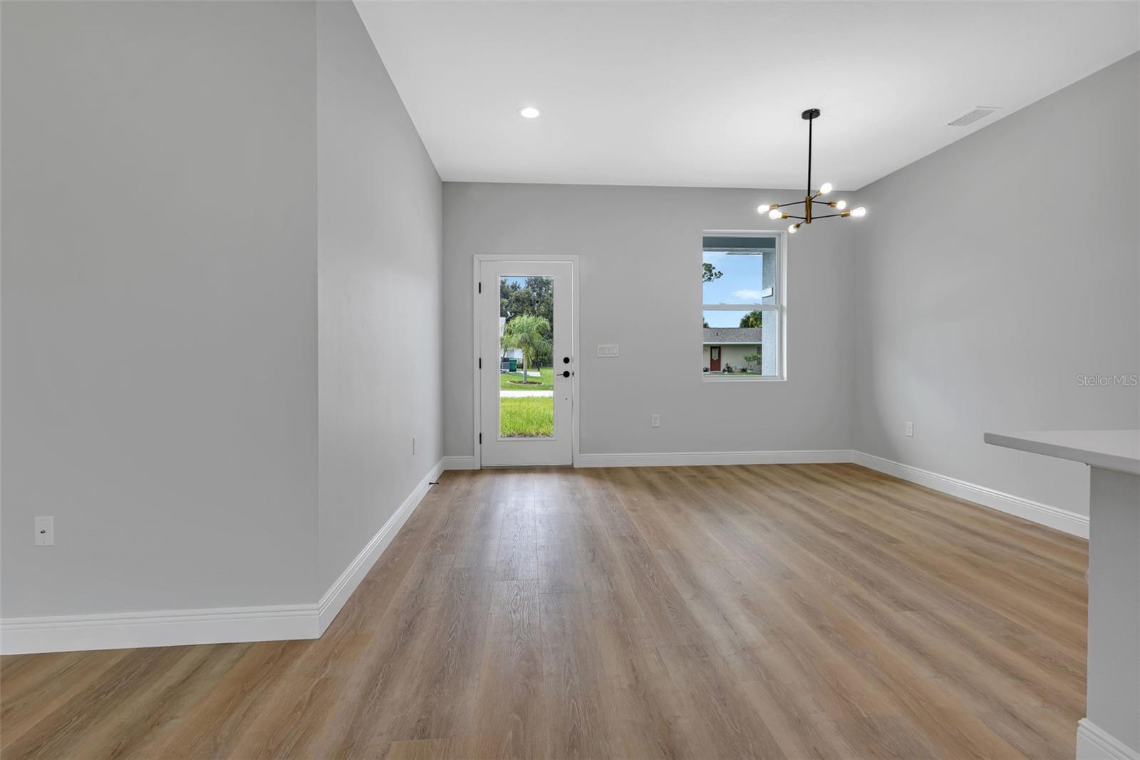 Image 9 of 18 For 924 Tropical Avenue Nw