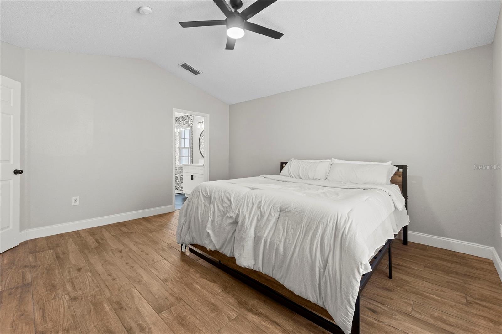Image 33 of 56 For 7925 Magnolia Bend Court