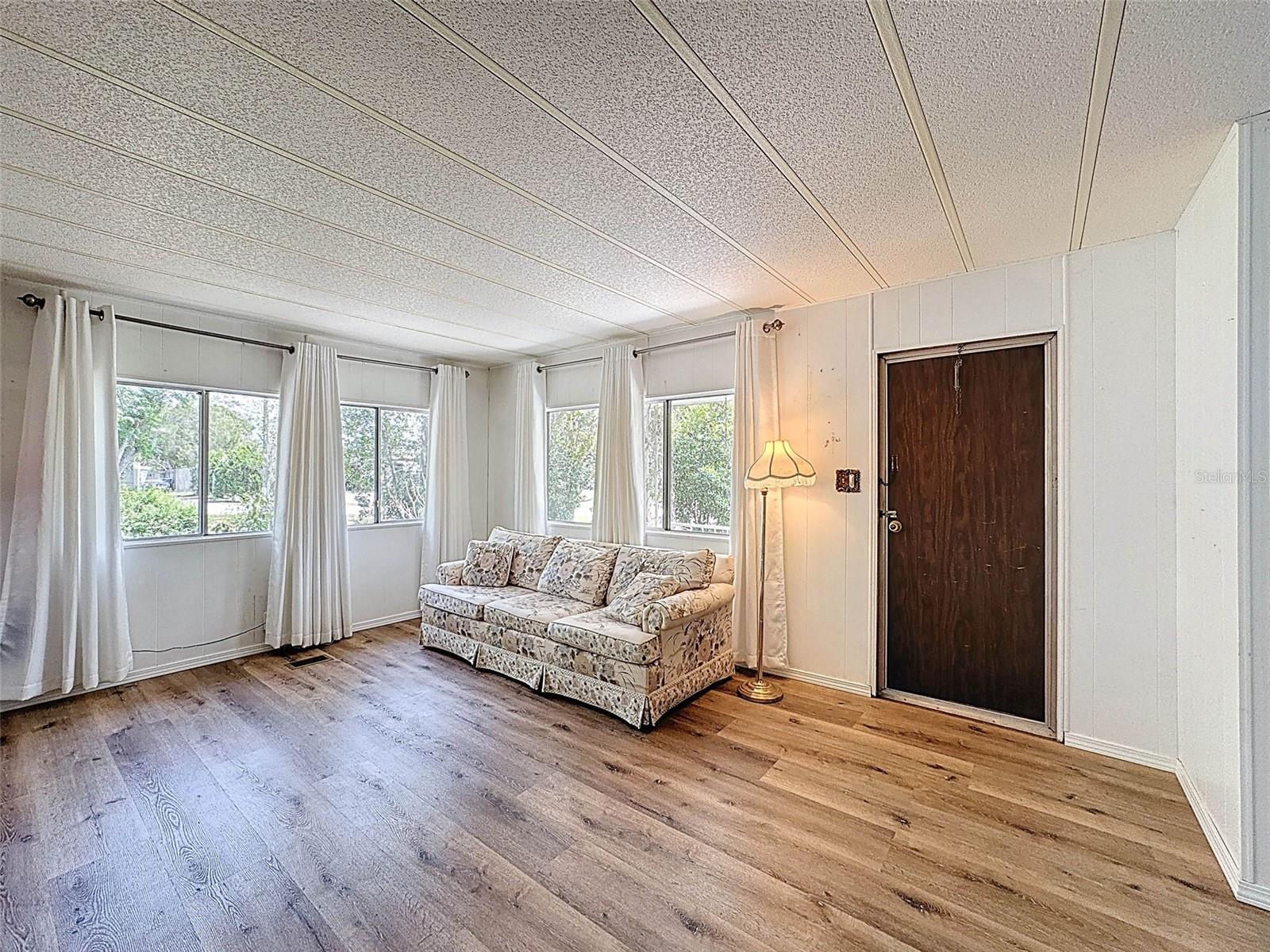 Image 14 of 60 For 3249 Susan Drive