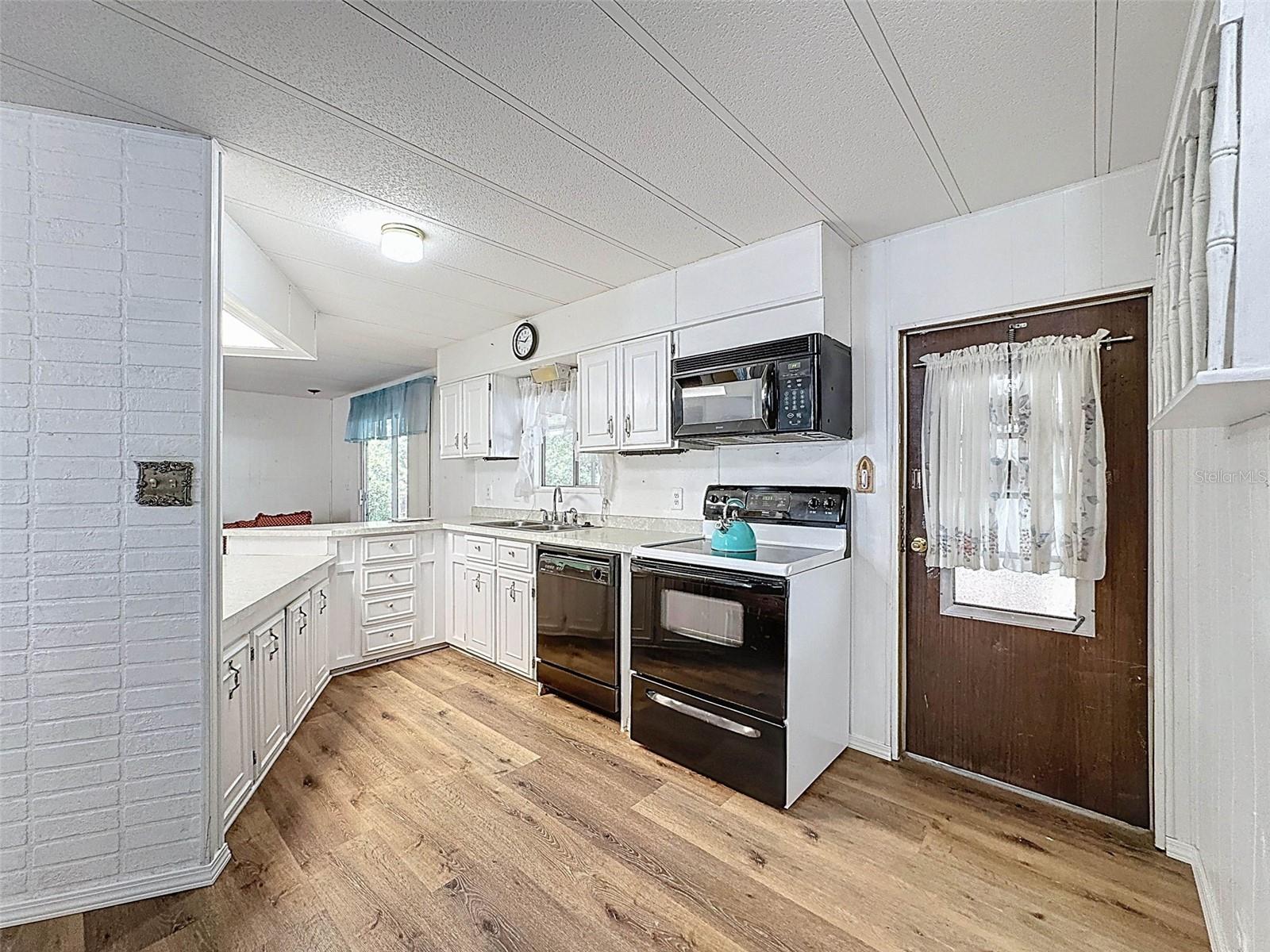 Image 24 of 60 For 3249 Susan Drive