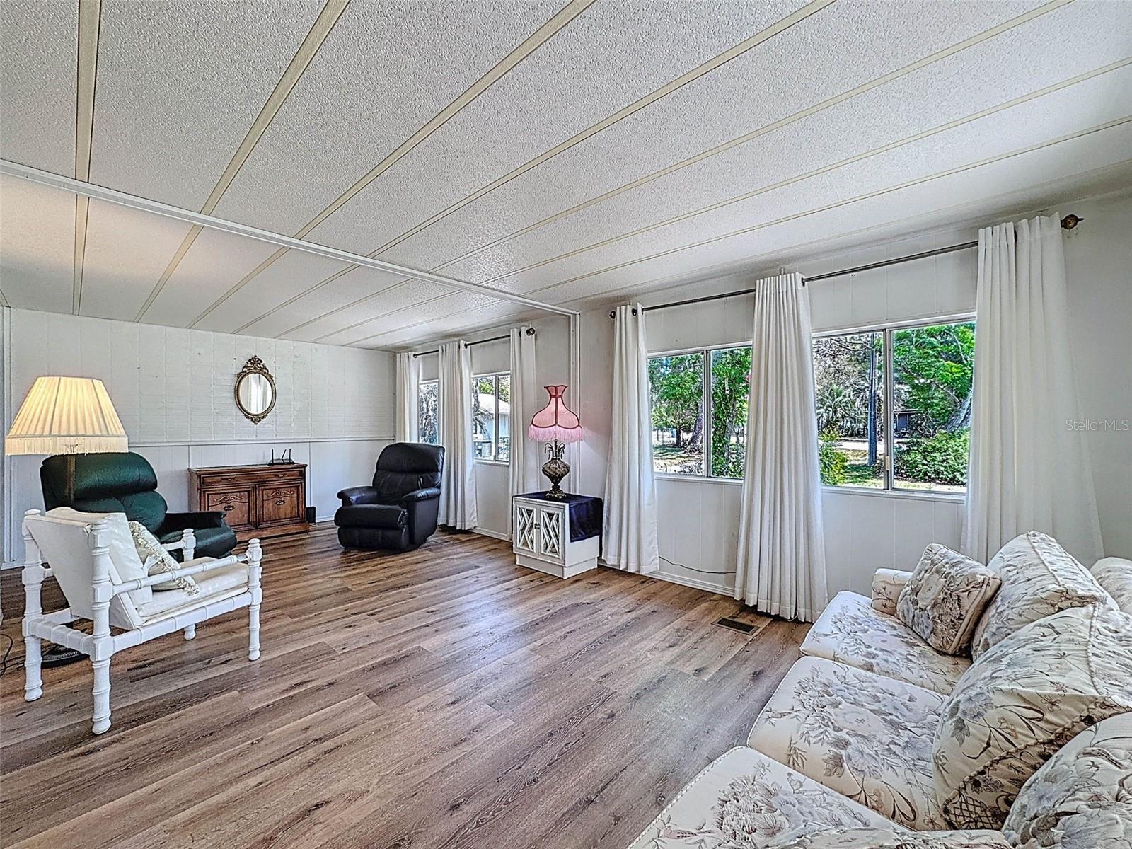 Image 9 of 60 For 3249 Susan Drive